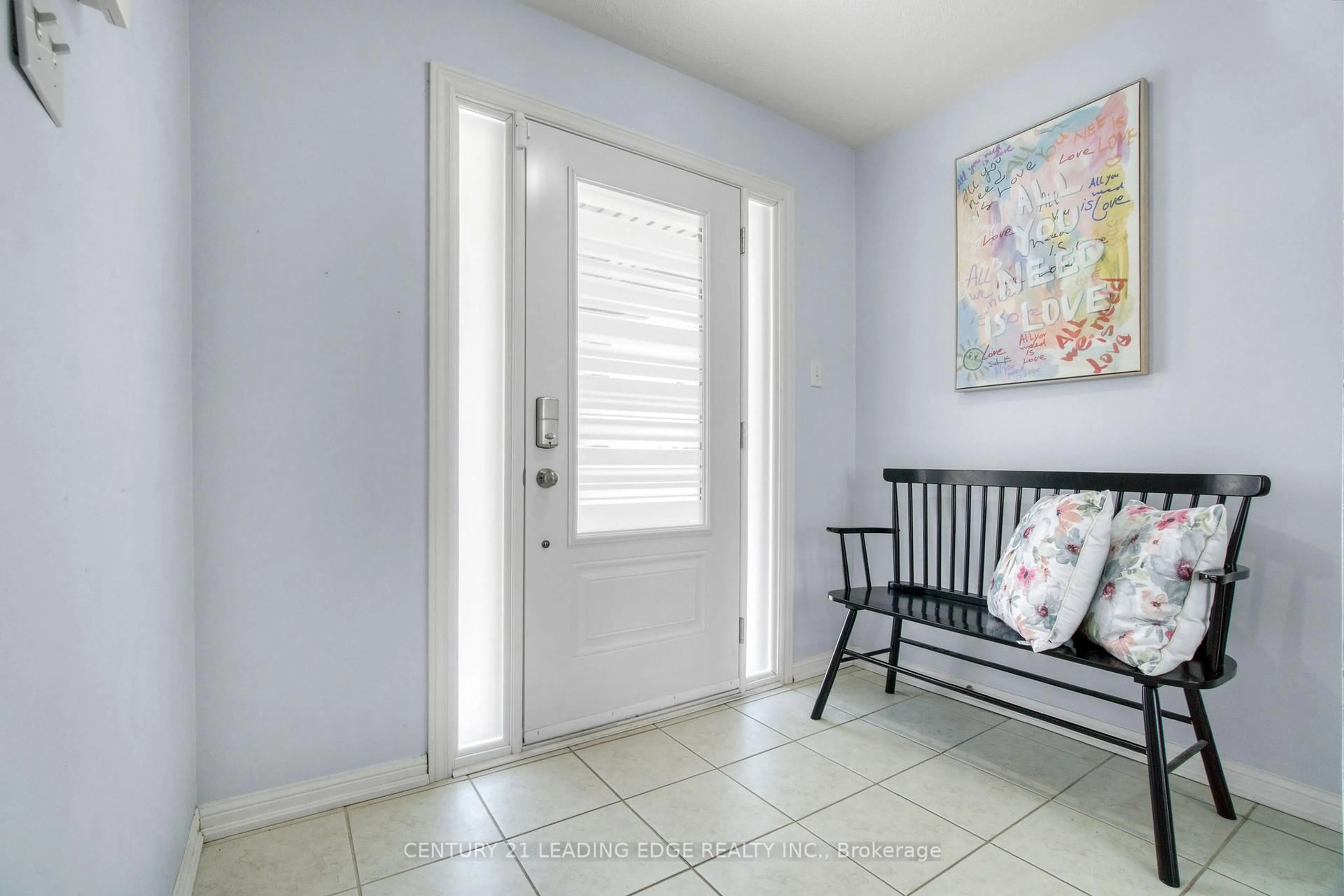 Indoor entryway for 192 Sherwood Rd, Milton Ontario L9T 6B8