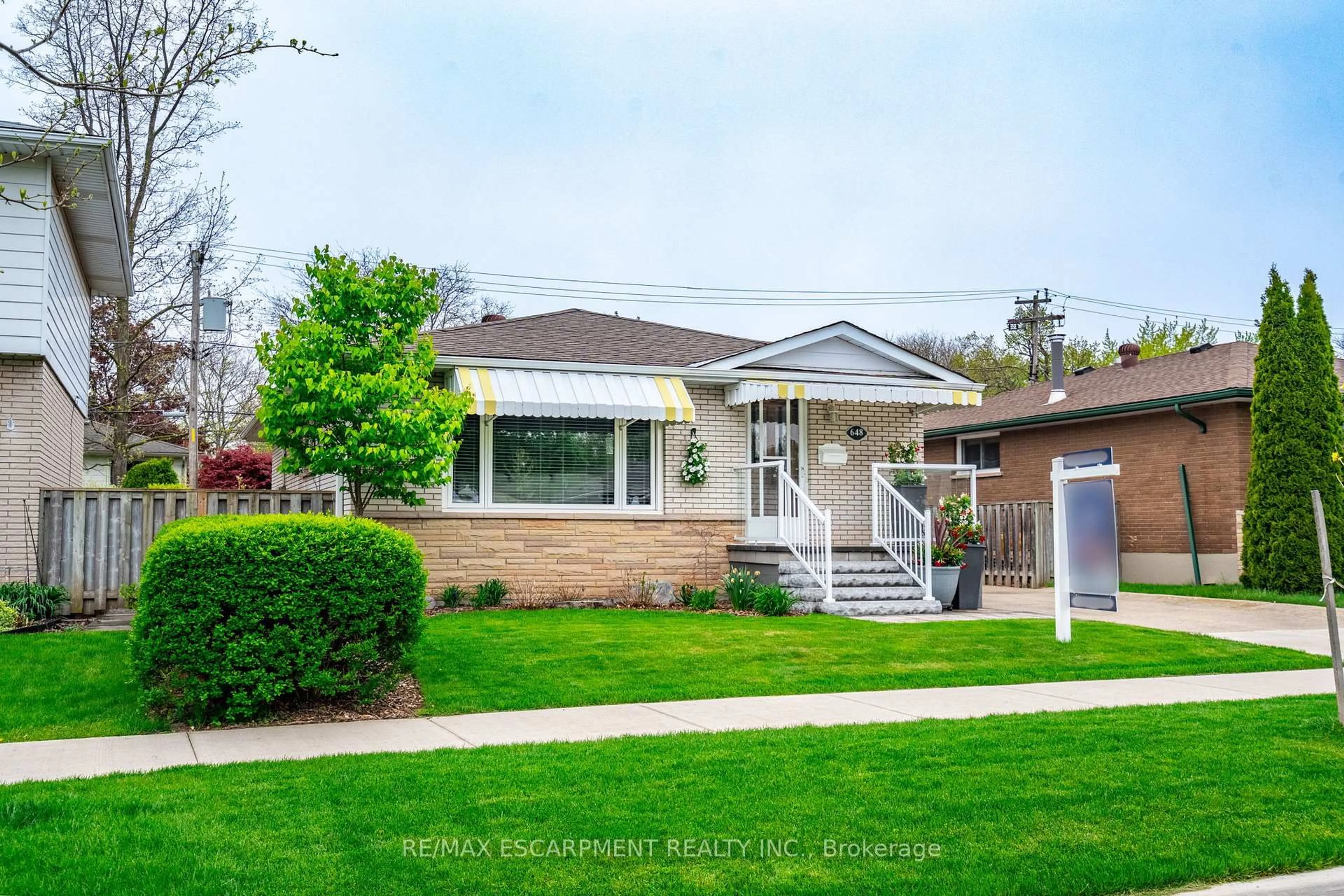 Home with brick exterior material, street for 648 Thornwood Ave, Burlington Ontario L7N 3B8