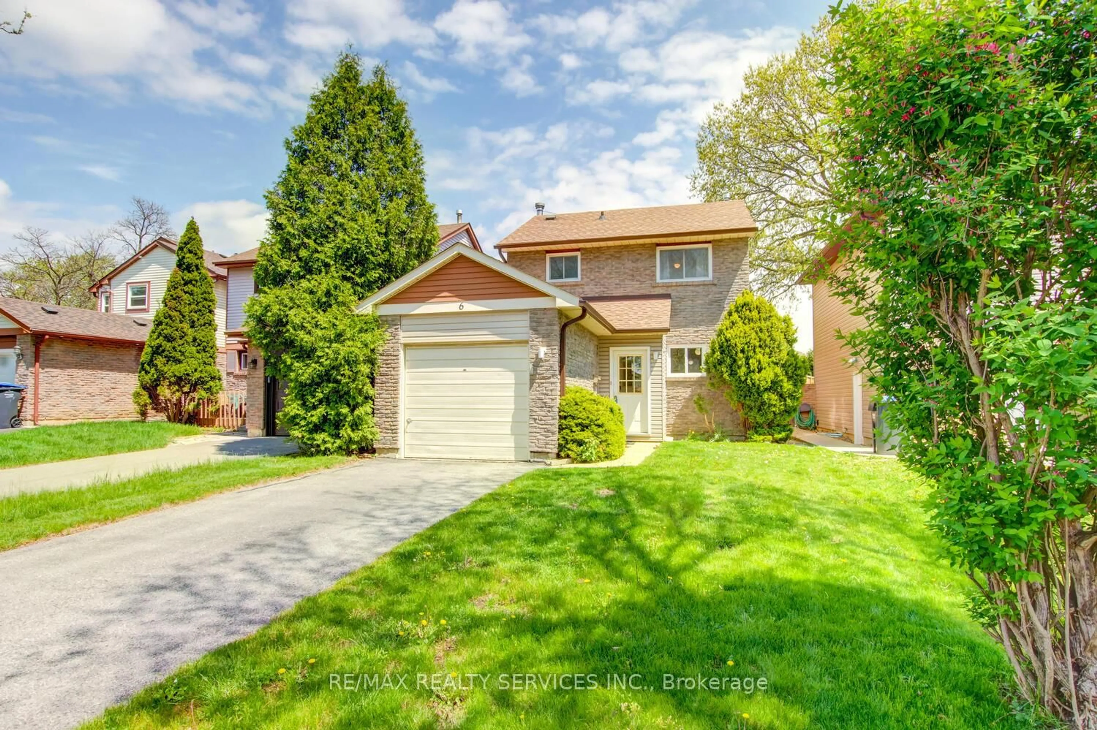 Home with vinyl exterior material, street for 6 Wesmorland Ave, Brampton Ontario L6Z 1E7