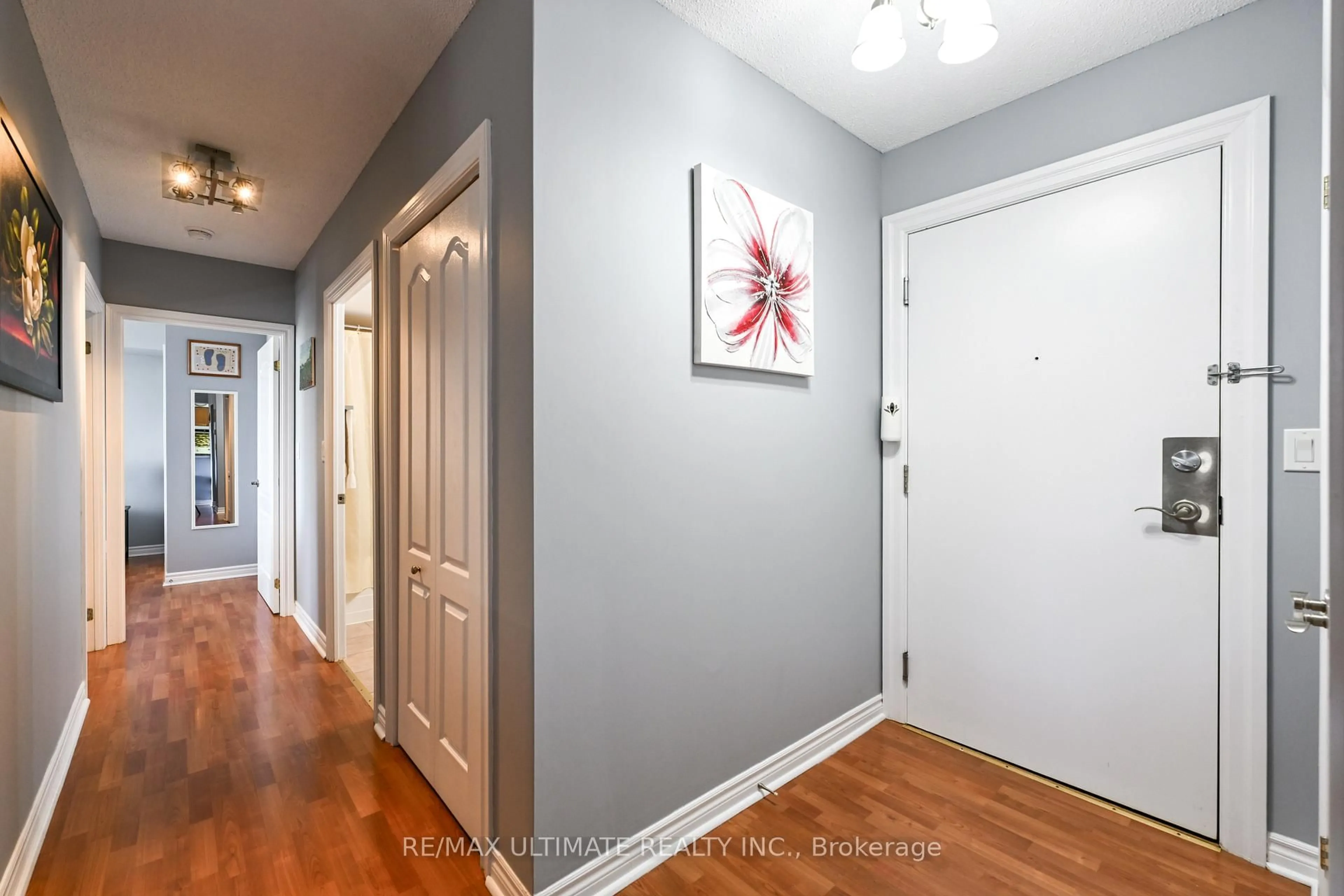 Indoor entryway for 2088 Lawrence Ave #403, Toronto Ontario M9N 3Z9