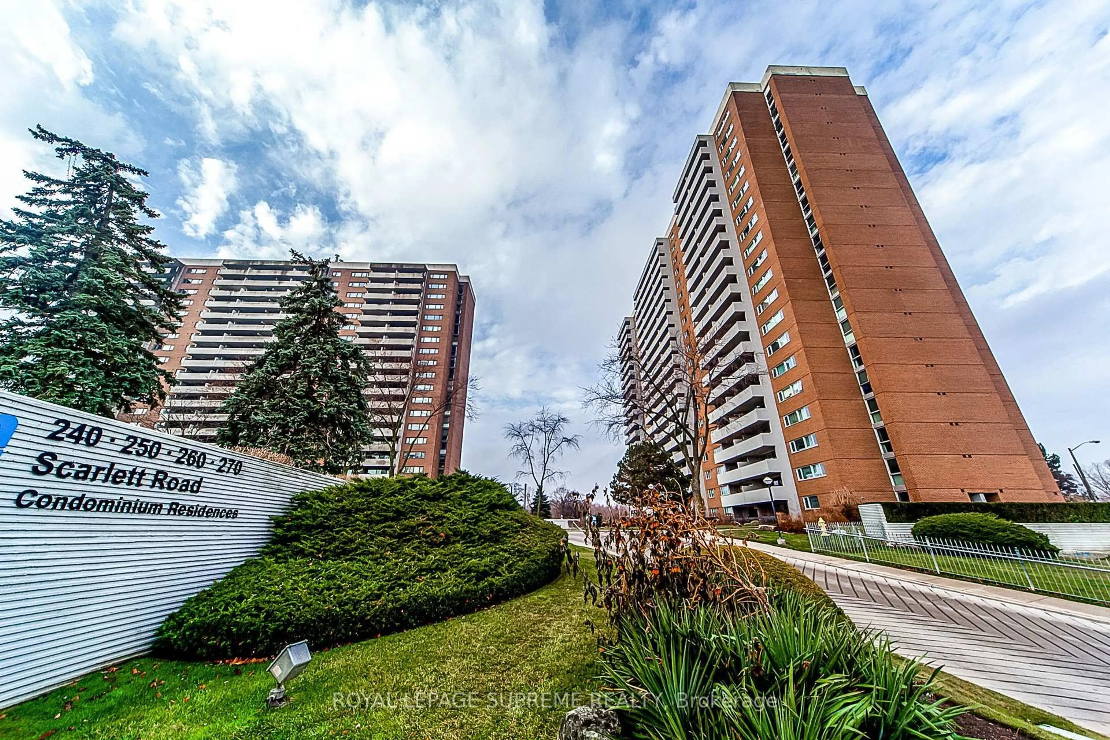 Patio, unknown for 270 Scarlett Rd #205, Toronto Ontario M6N 4X7