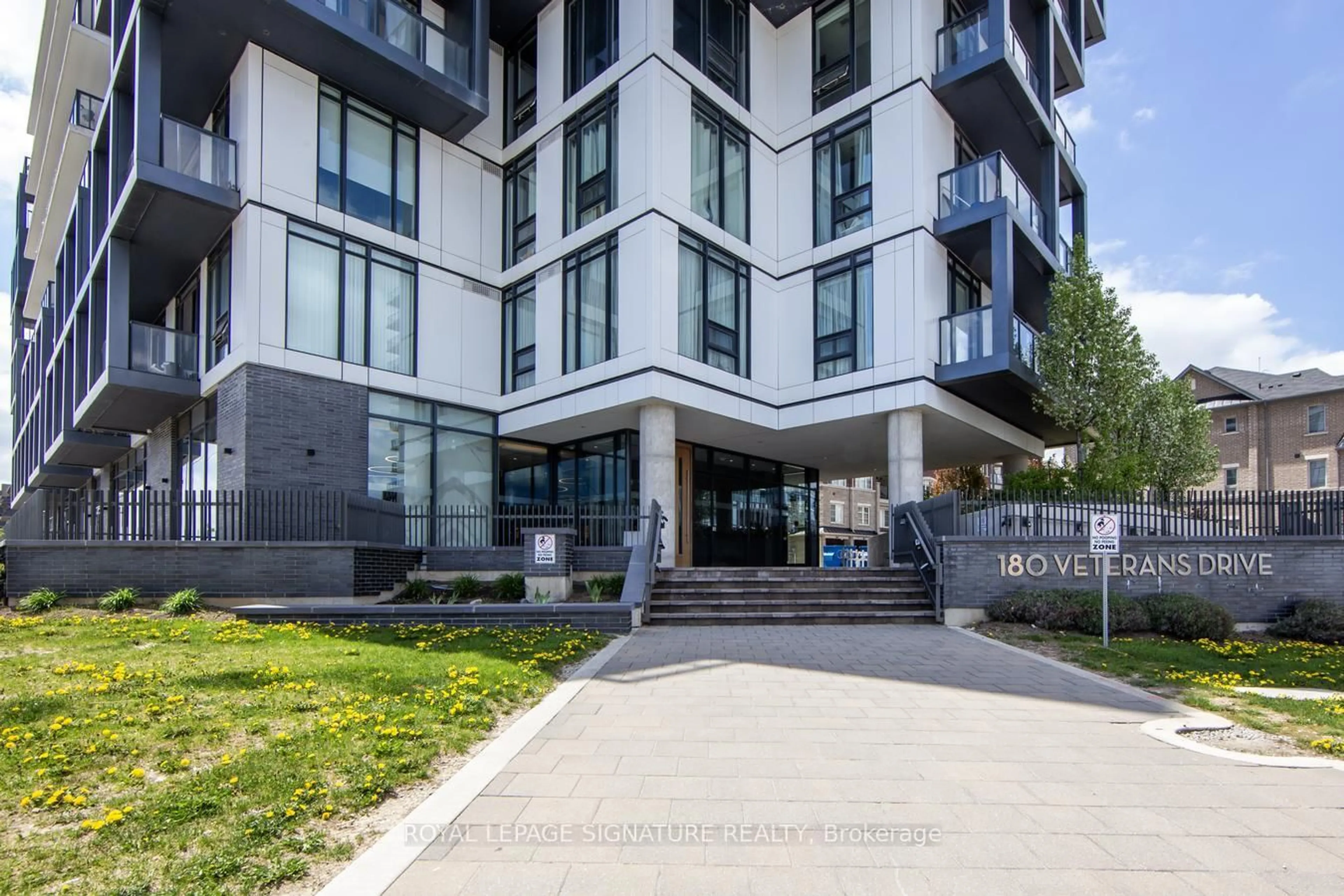 Indoor foyer for 180 Veterans Dr #703, Brampton Ontario L7A 5G6