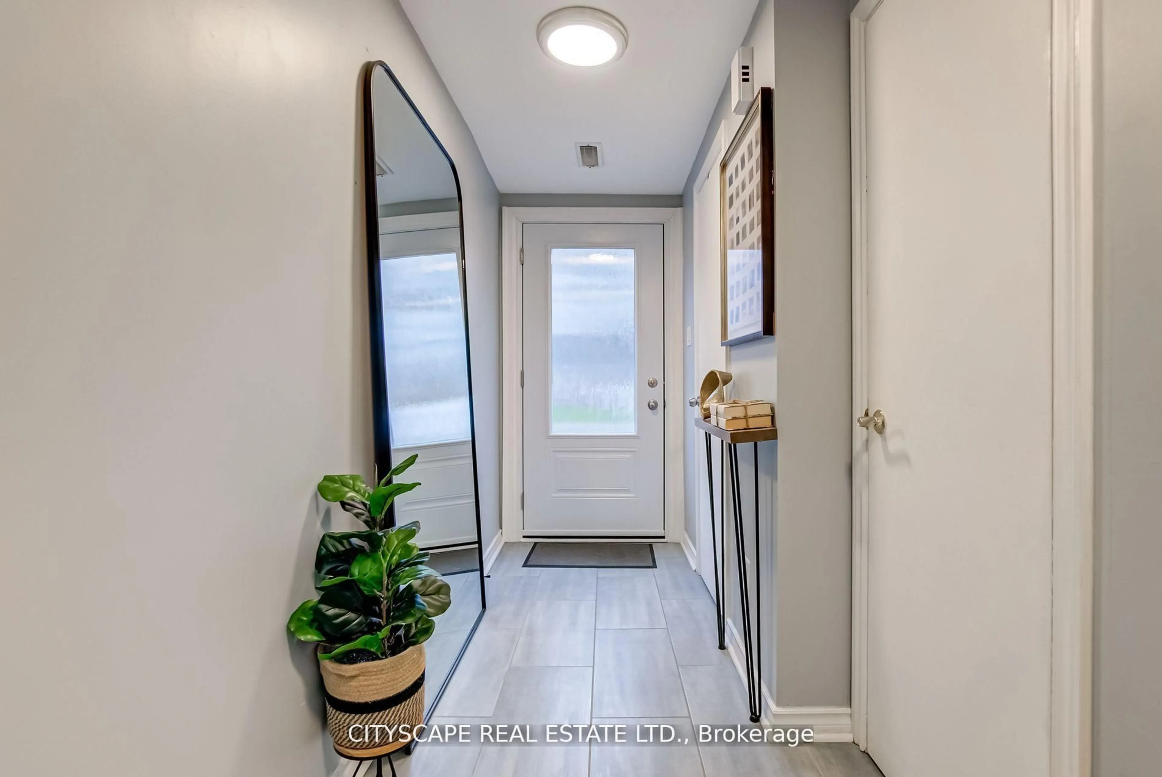 Indoor entryway for 30 Heslop Rd #17, Milton Ontario L9T 1B3