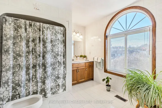 Additional property image - 266 Sumach Dr