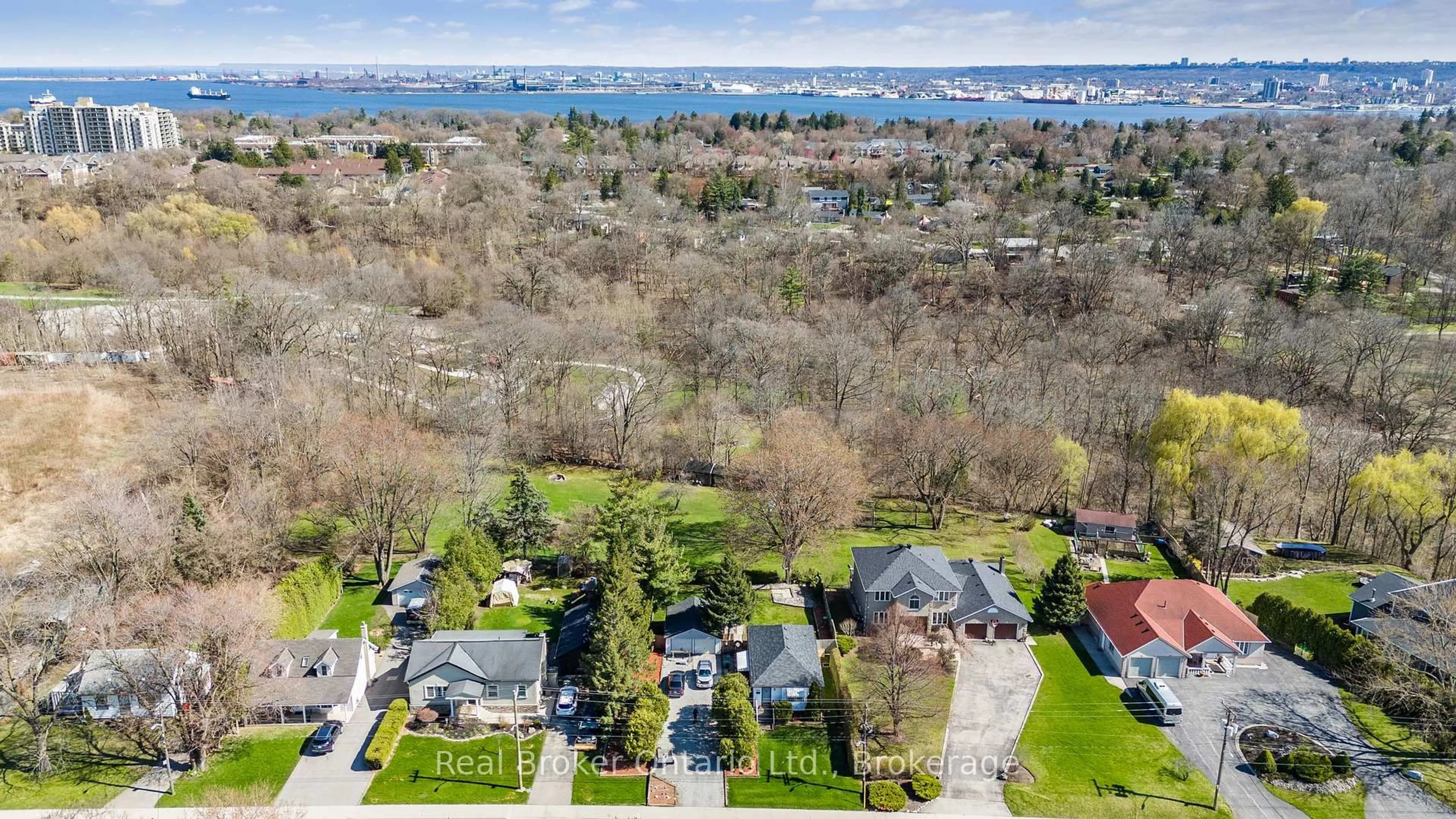 A pic from outside/outdoor area/front of a property/back of a property/a pic from drone, water/lake/river/ocean view for 266 Sumach Dr, Burlington Ontario L7T 0B5