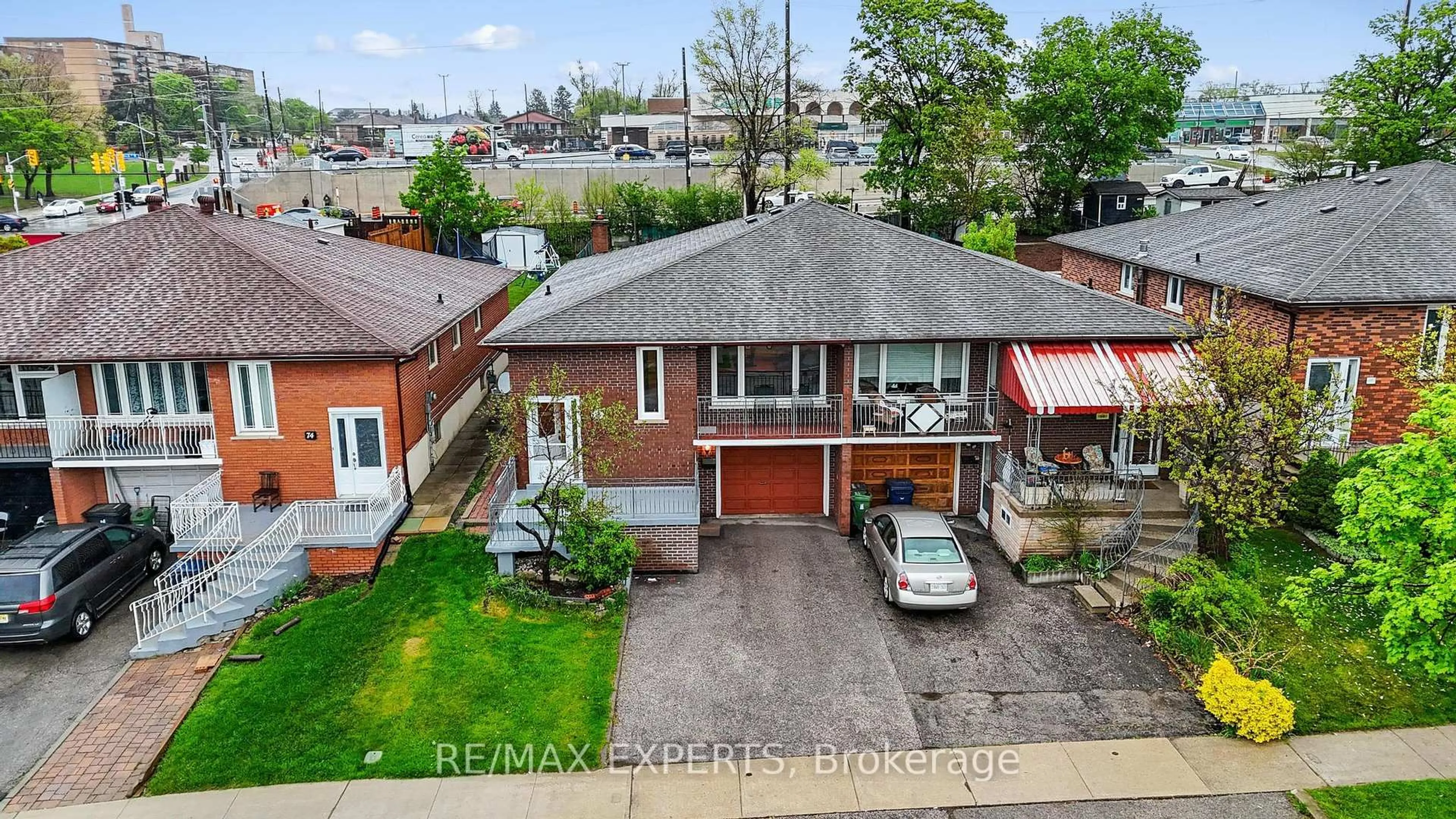 A pic from outside/outdoor area/front of a property/back of a property/a pic from drone, street for 72 Songwood Dr, Toronto Ontario M9M 1X3