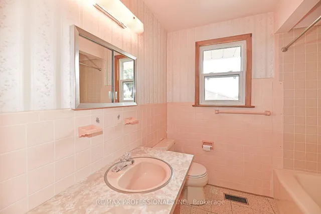 Additional property image - 40 Westmount Park Rd