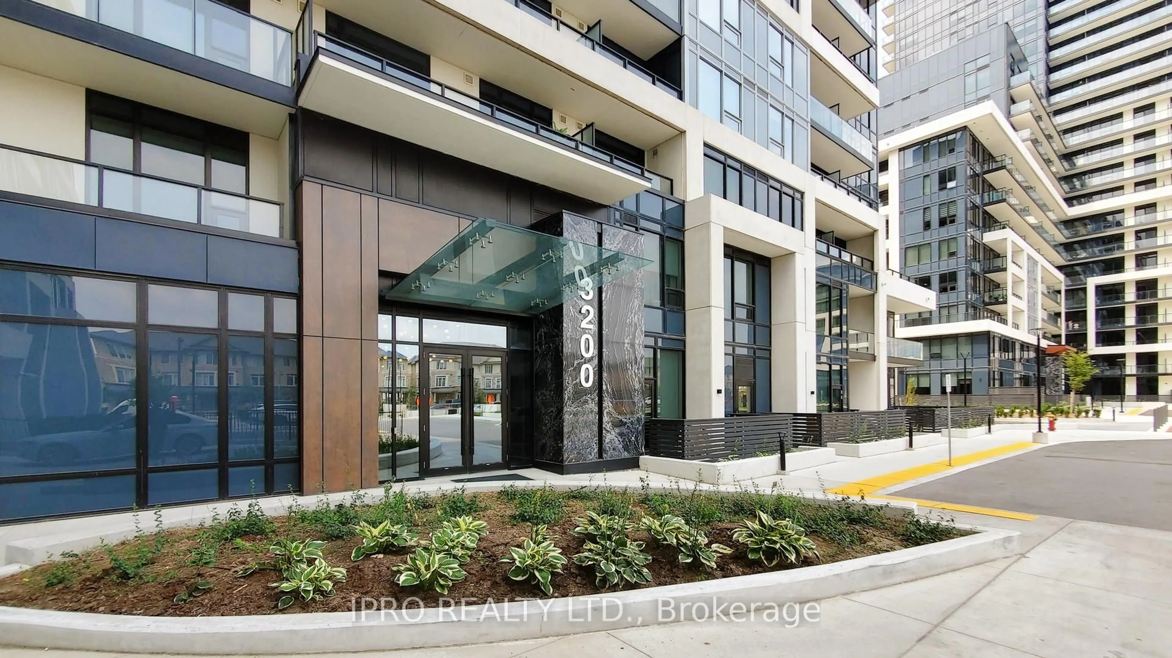 Indoor foyer for 3200 William Coltson Ave #405, Oakville Ontario L6H 7C2