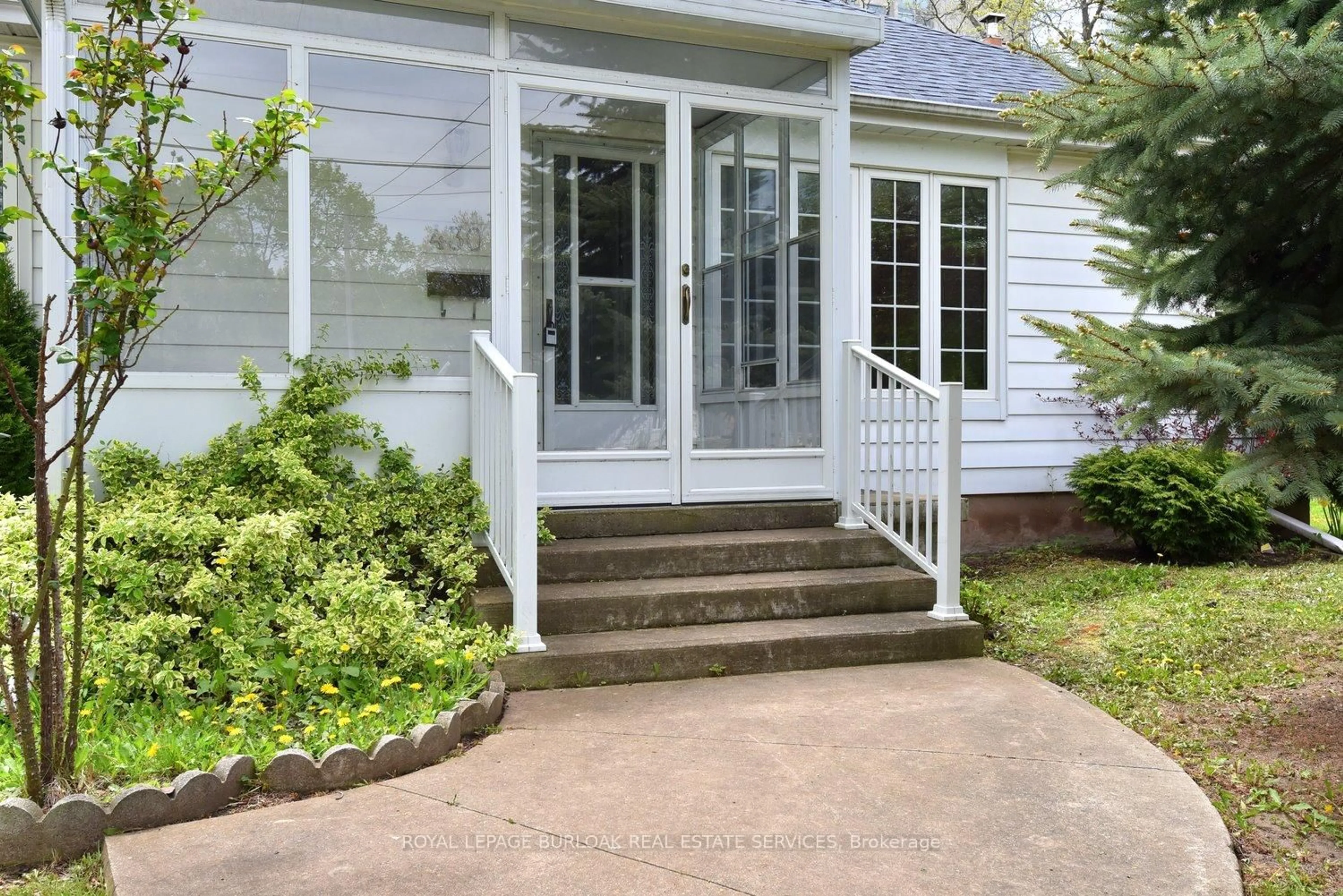 Unknown for 430 Queen Mary Dr, Oakville Ontario L6K 3M1