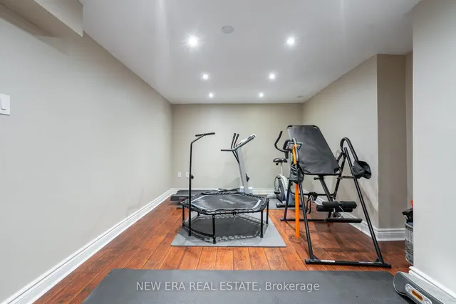 Additional property image - 674 Laurier Ave