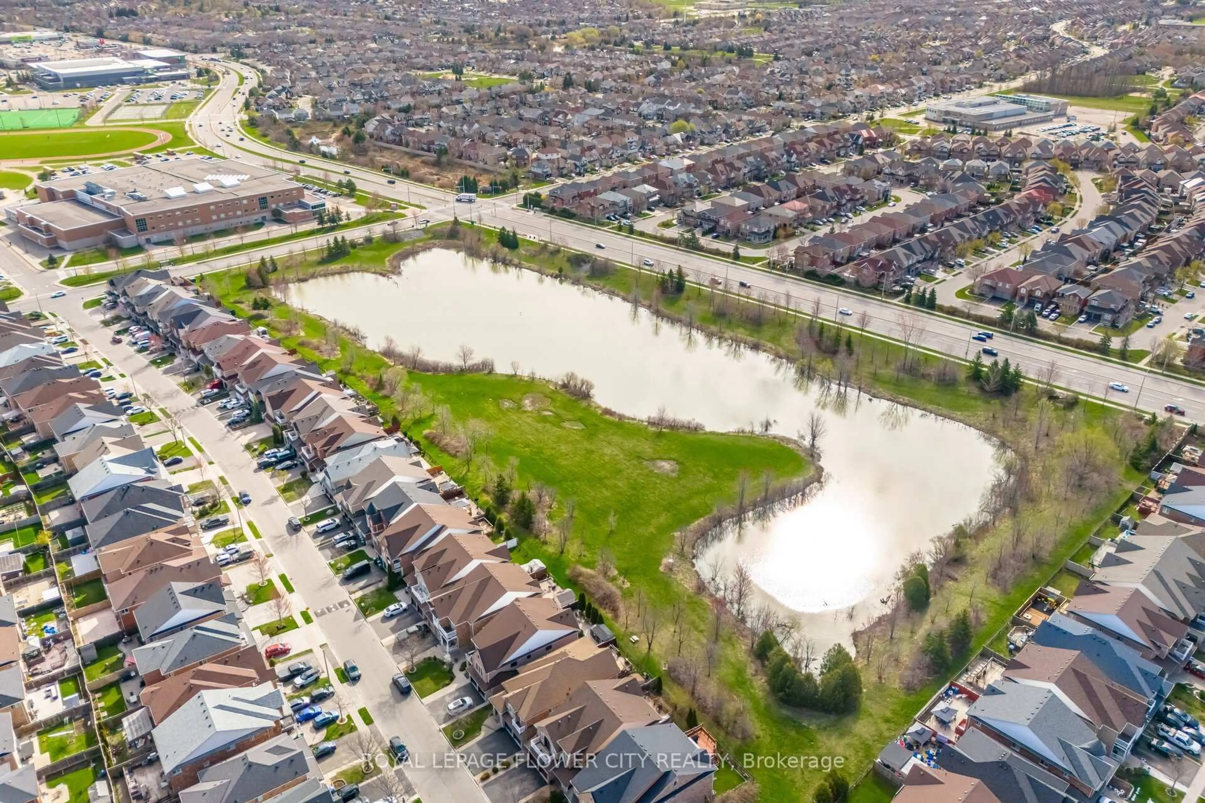 A pic from outside/outdoor area/front of a property/back of a property/a pic from drone, street for 36 Ranchero Dr, Brampton Ontario L7A 3C3