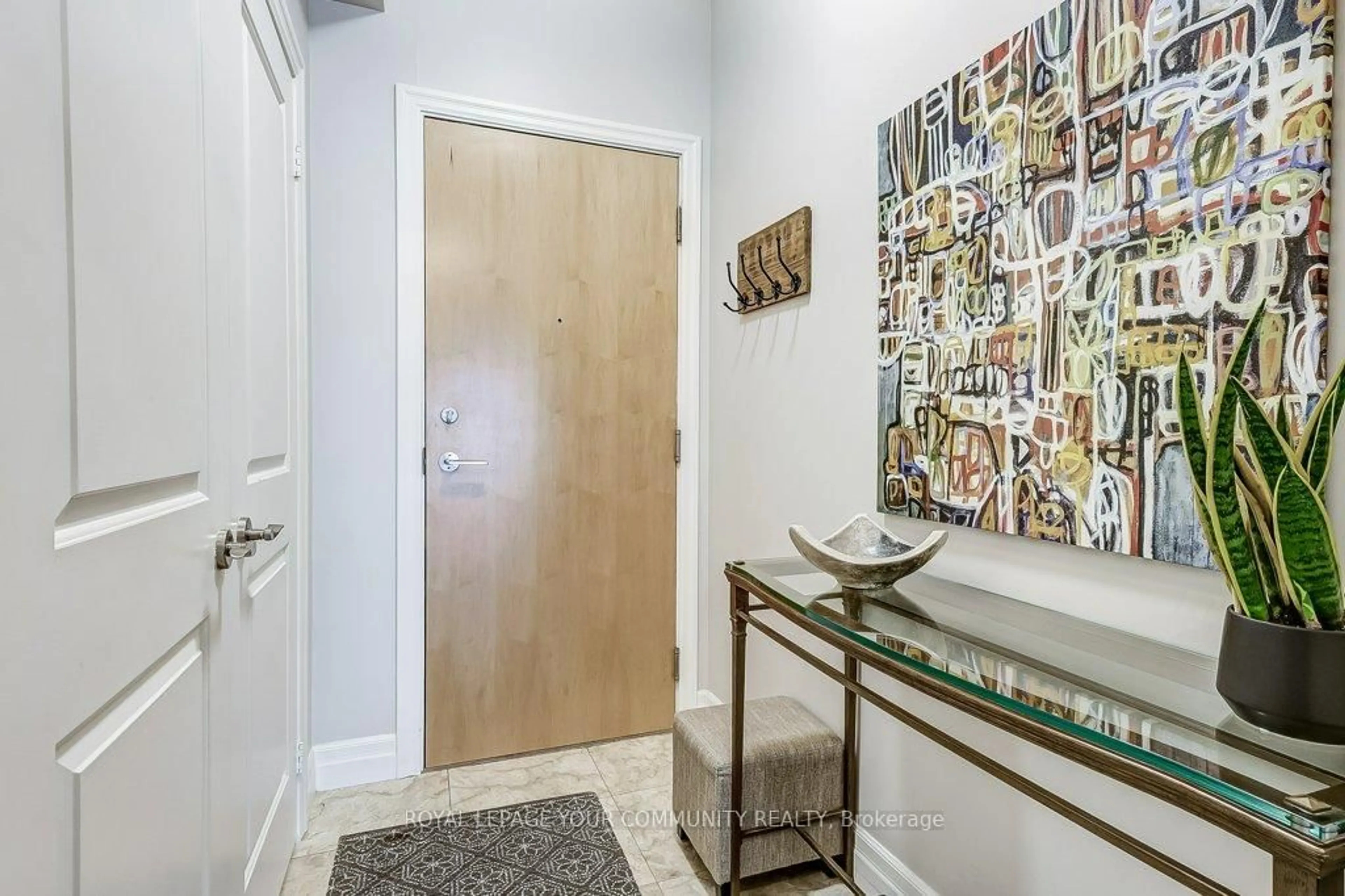 Indoor entryway for 58 Marine Parade Dr #806, Toronto Ontario M8V 0A3