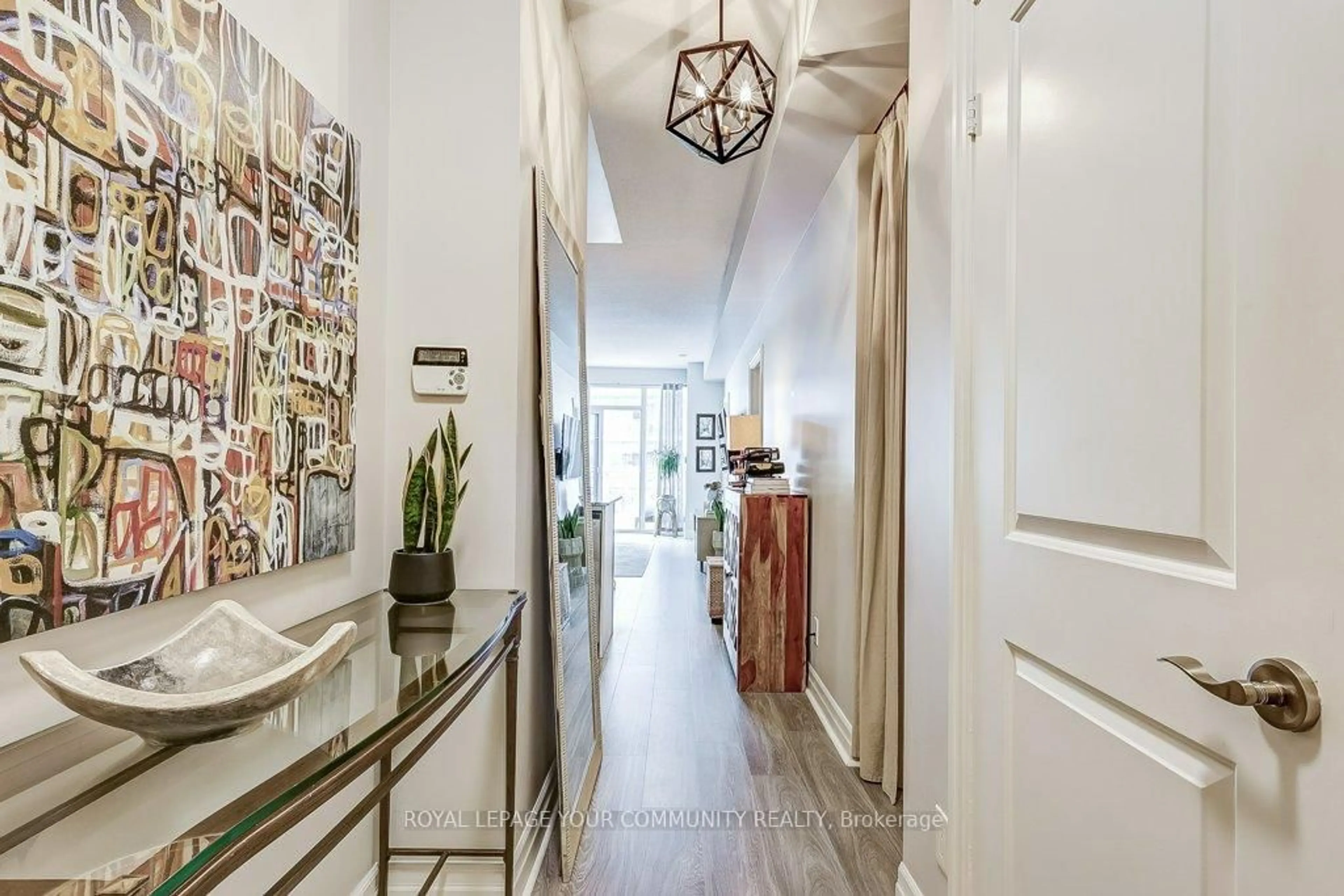 Indoor entryway for 58 Marine Parade Dr #806, Toronto Ontario M8V 0A3
