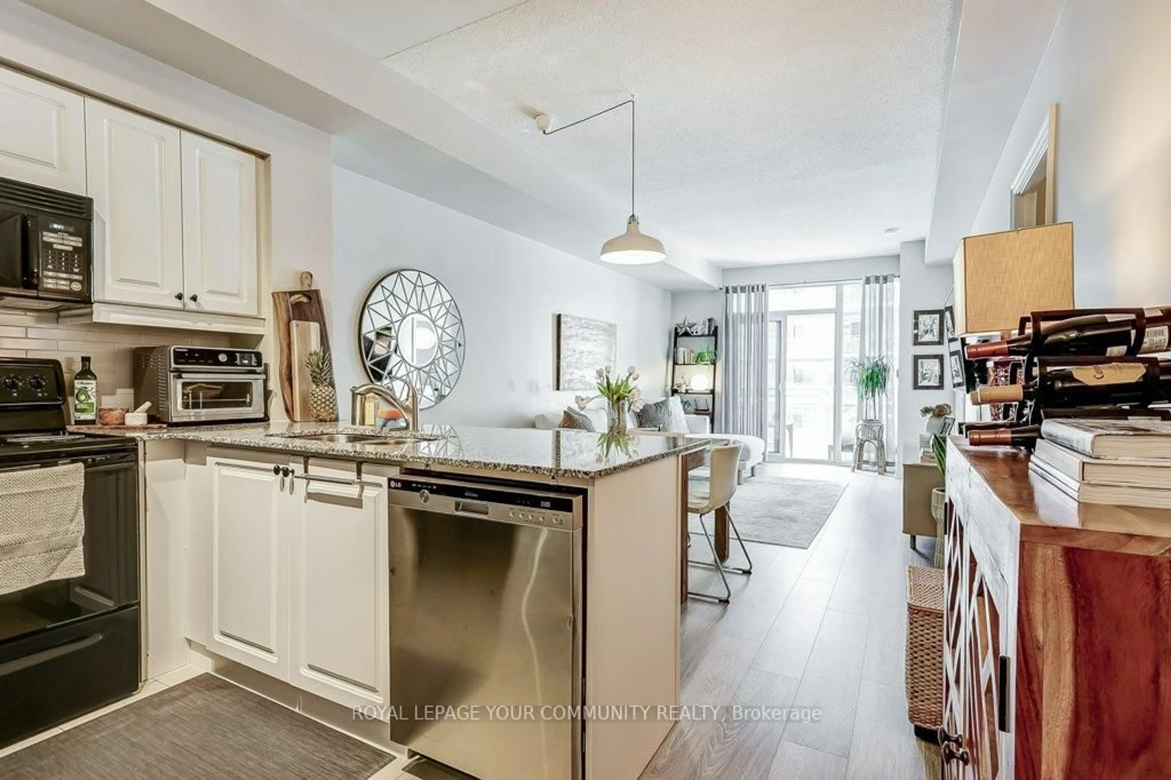 Open concept kitchen, unknown for 58 Marine Parade Dr #806, Toronto Ontario M8V 0A3