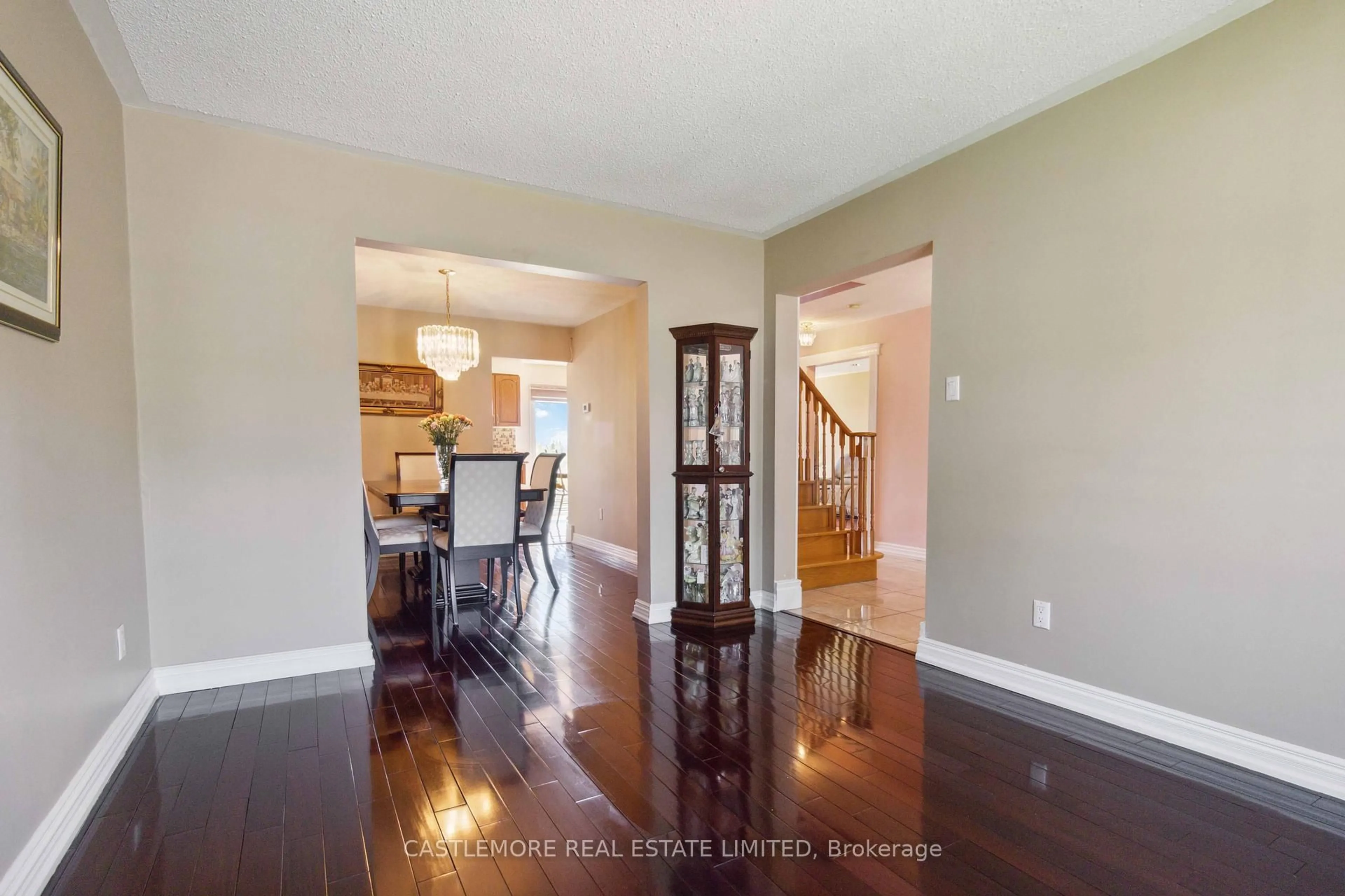 Unknown for 43 Vivians Cres, Brampton Ontario L6Y 4V1