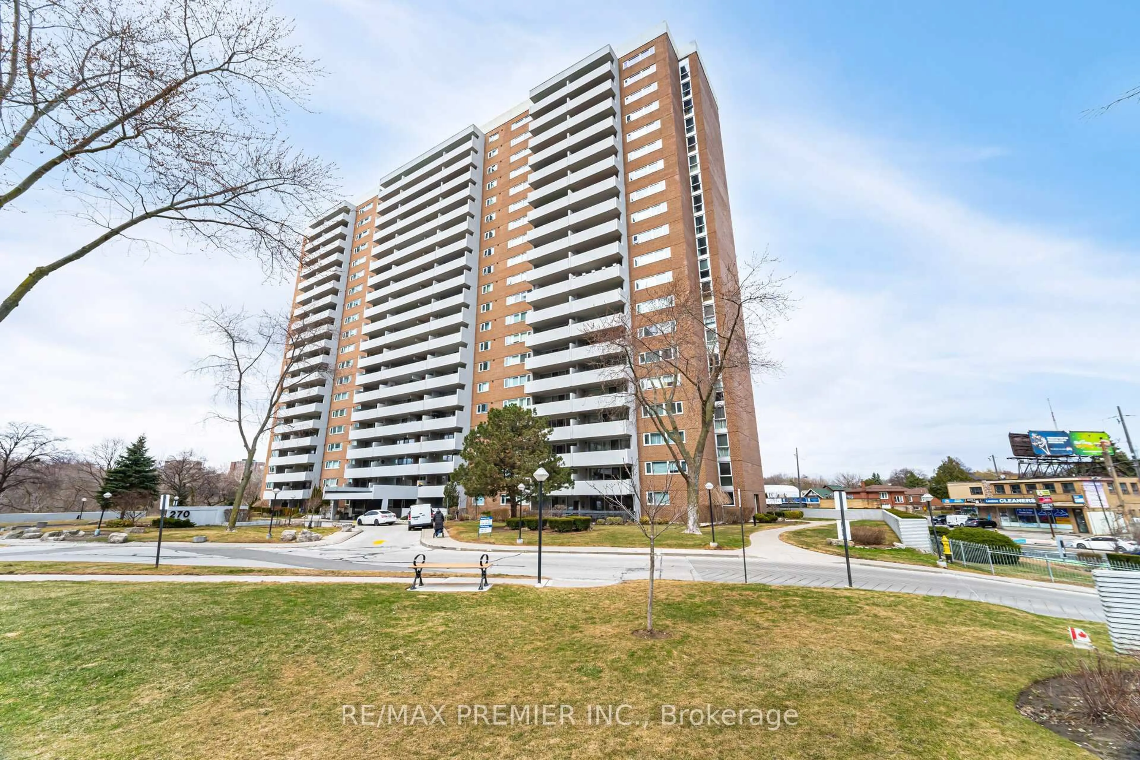 A pic from outside/outdoor area/front of a property/back of a property/a pic from drone, unknown for 270 Scarlett Rd #1905, Toronto Ontario M6N 4X7
