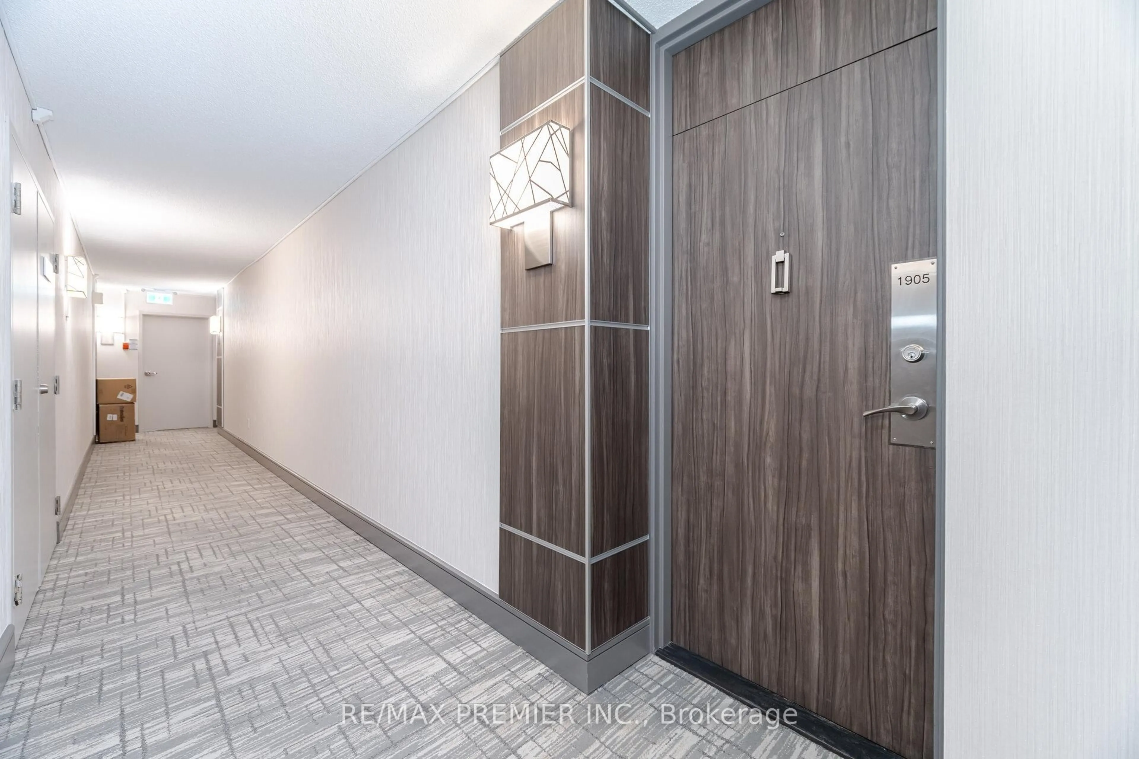 Indoor foyer for 270 Scarlett Rd #1905, Toronto Ontario M6N 4X7