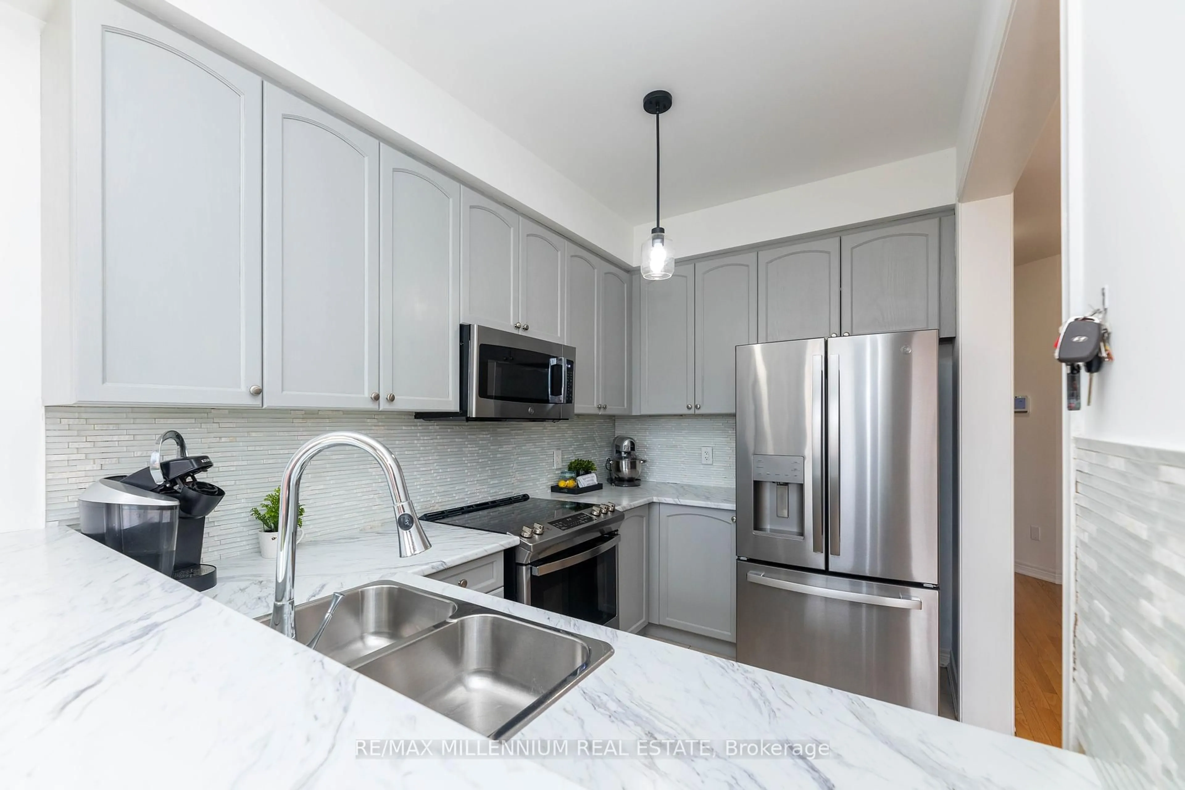 Unknown for 9 Pendulum Circ, Brampton Ontario L6R 3N5