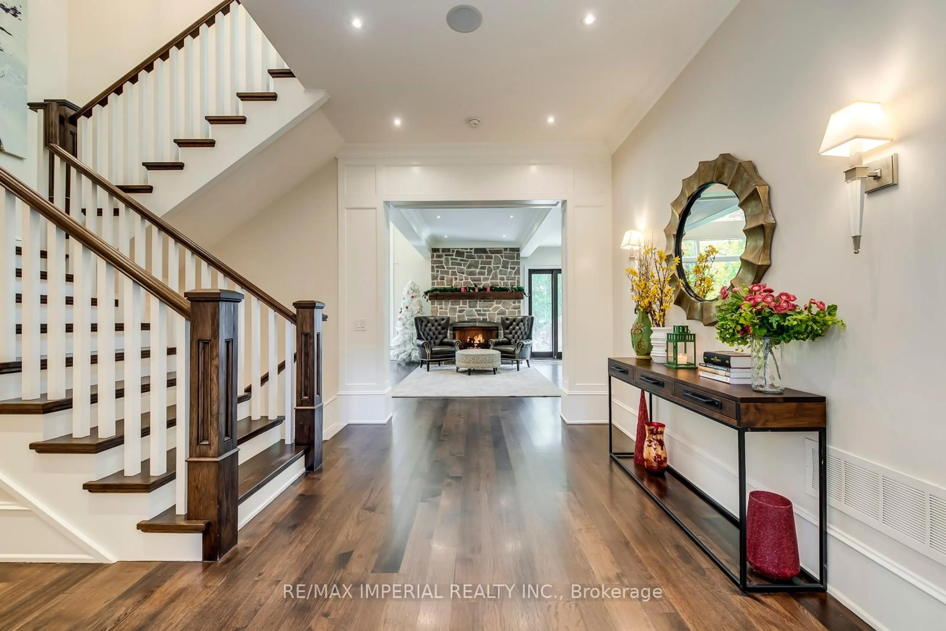 Indoor entryway for 1052 Melvin Ave, Oakville Ontario L6J 2V9