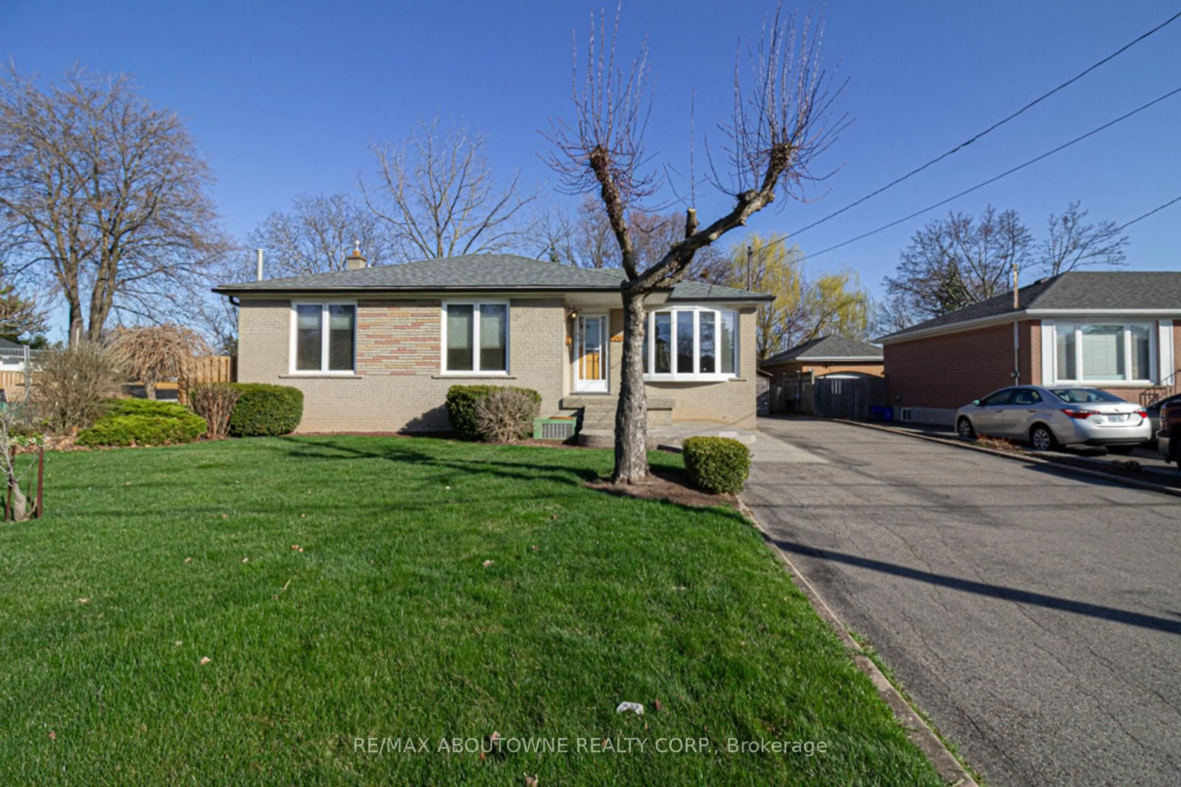 Unknown for 2054 Bridge Rd, Oakville Ontario L6L 2E7