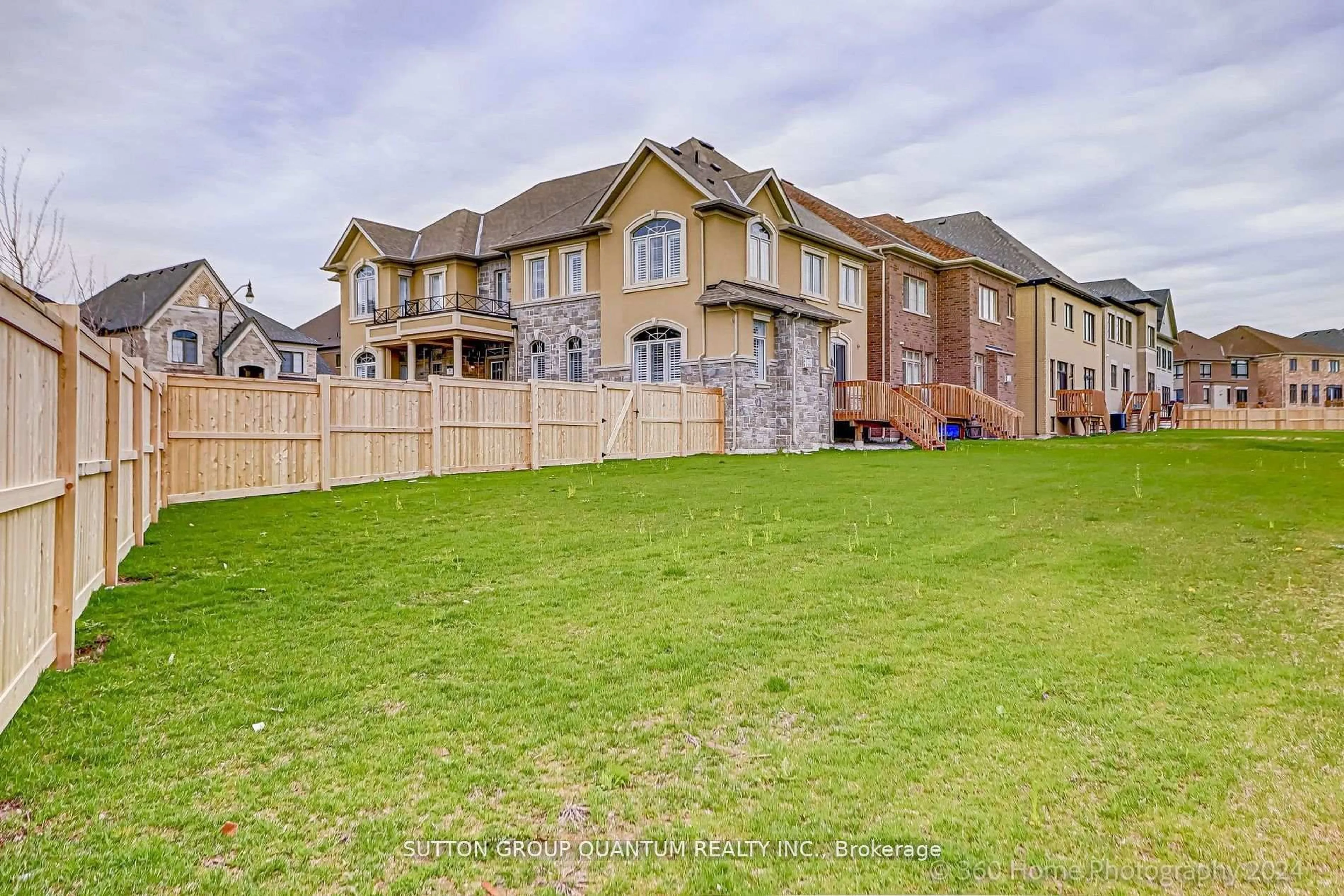 A pic from outside/outdoor area/front of a property/back of a property/a pic from drone, unknown for 71 Dairymaid Rd, Brampton Ontario L6X 5R9