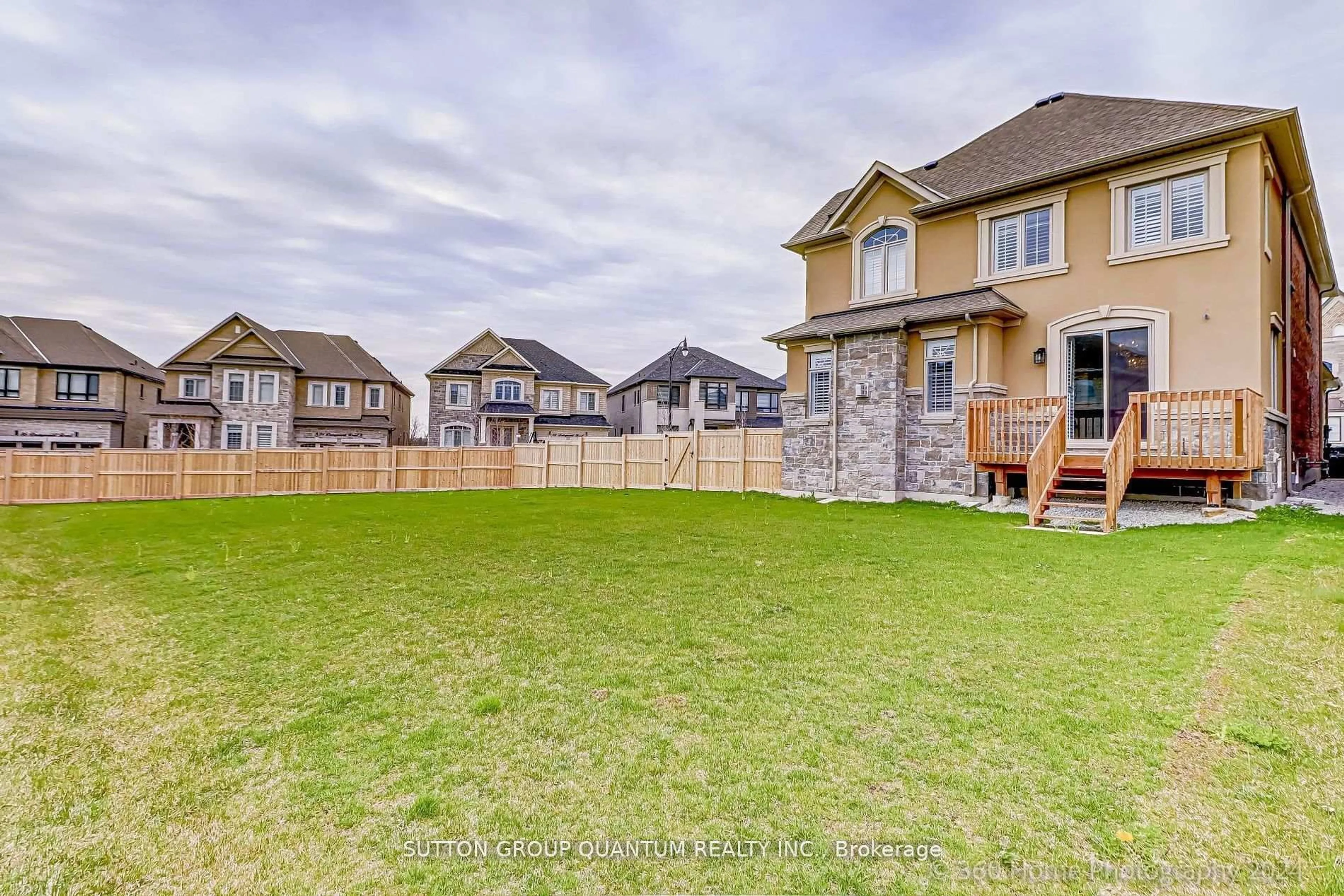 A pic from outside/outdoor area/front of a property/back of a property/a pic from drone, unknown for 71 Dairymaid Rd, Brampton Ontario L6X 5R9