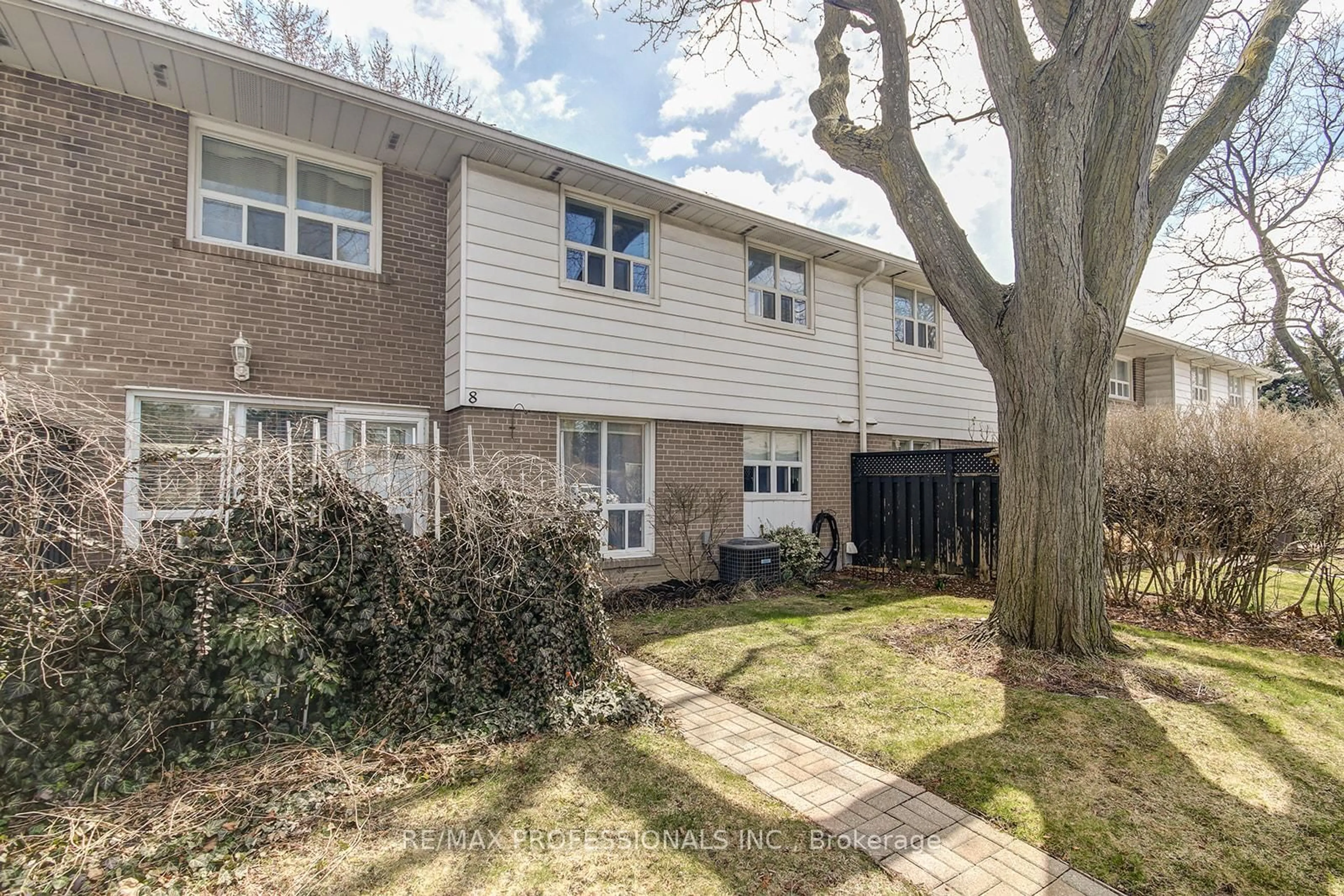 Unknown for 150 Carsbrooke Rd #8, Toronto Ontario M9C 1G9