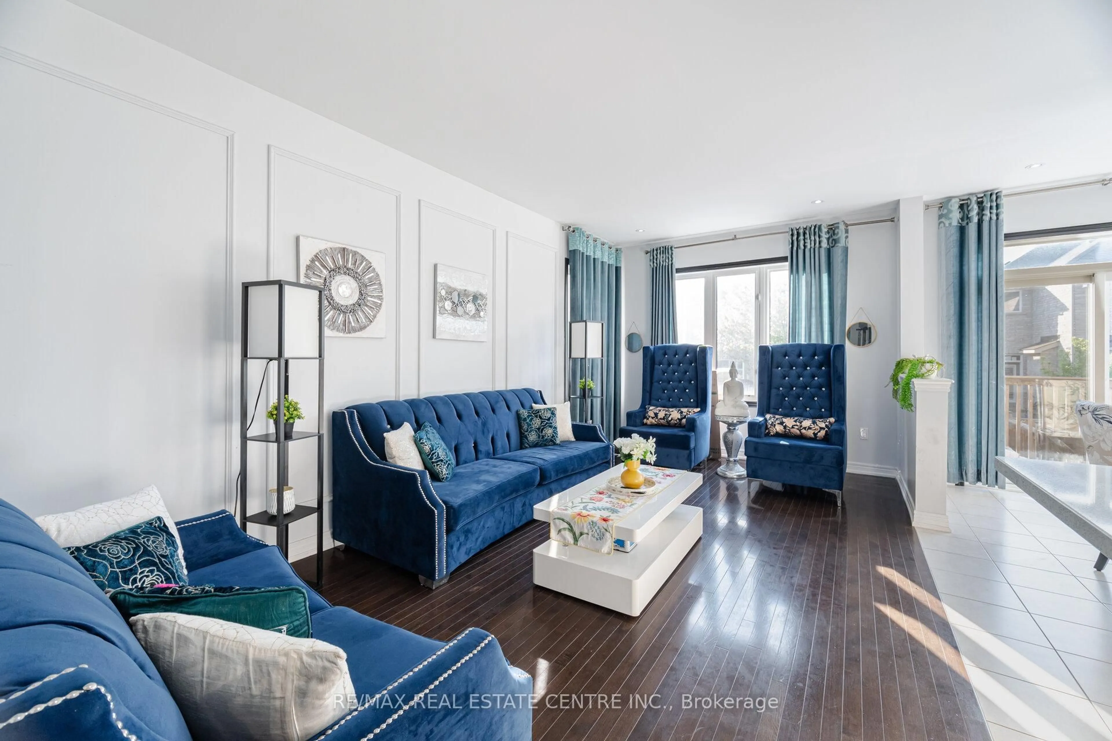 Living room with furniture, wood/laminate floor for 32 Twistleton St, Caledon Ontario L7C 3V9