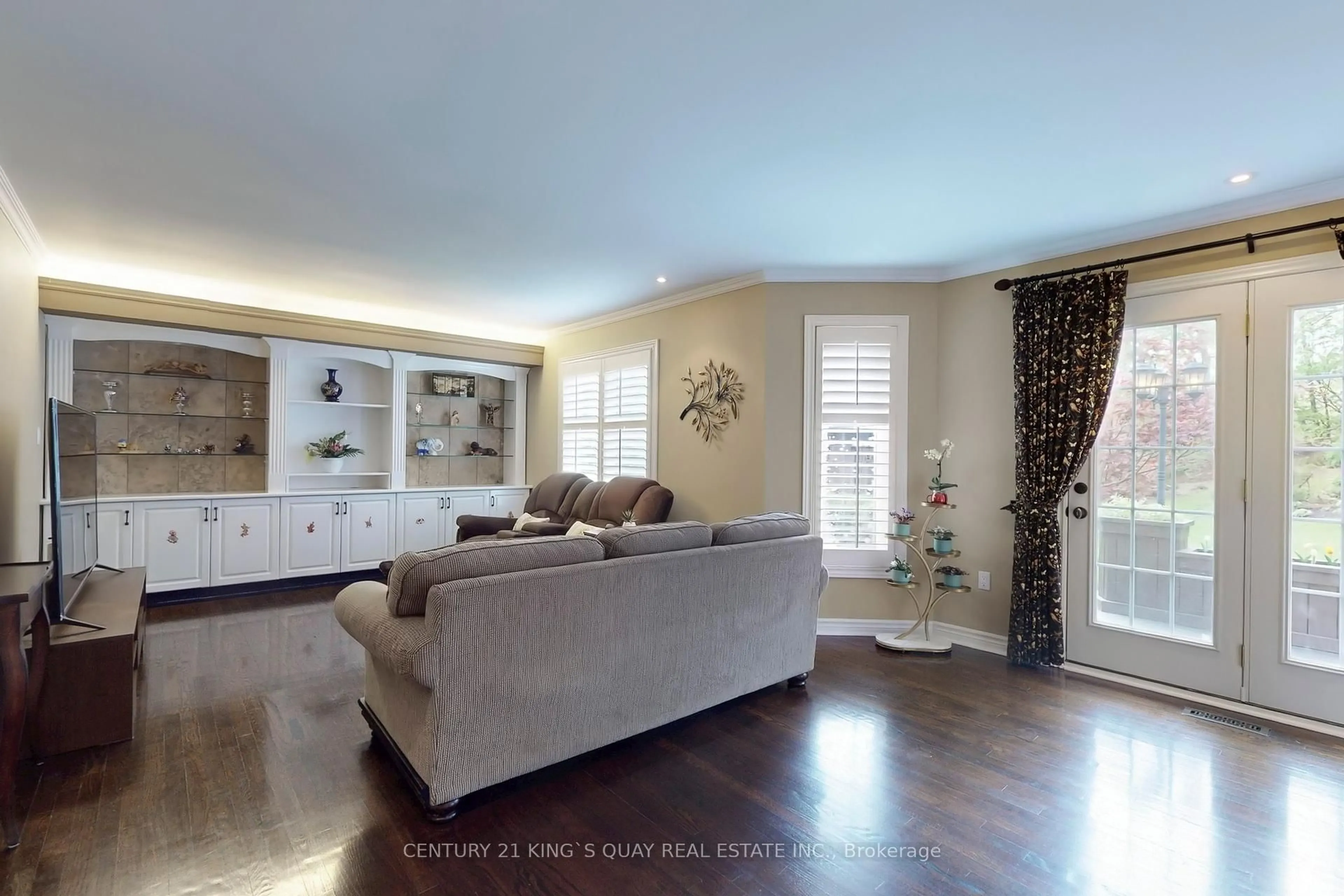 Living room with furniture, unknown for 110 Crawford Cres, Milton Ontario L0P 1B0