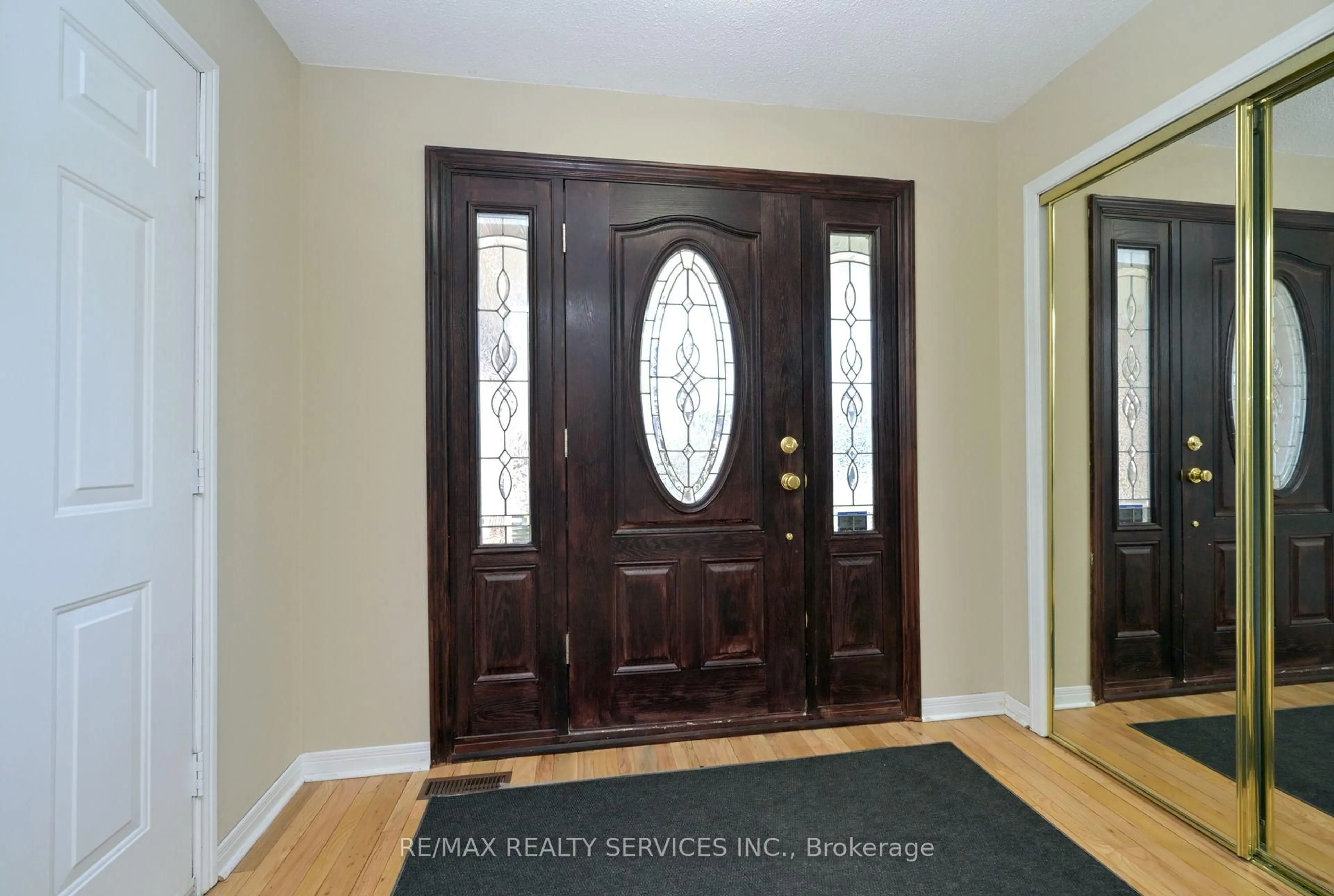 Indoor entryway for 68 Princeton Terr, Brampton Ontario L6S 3S8