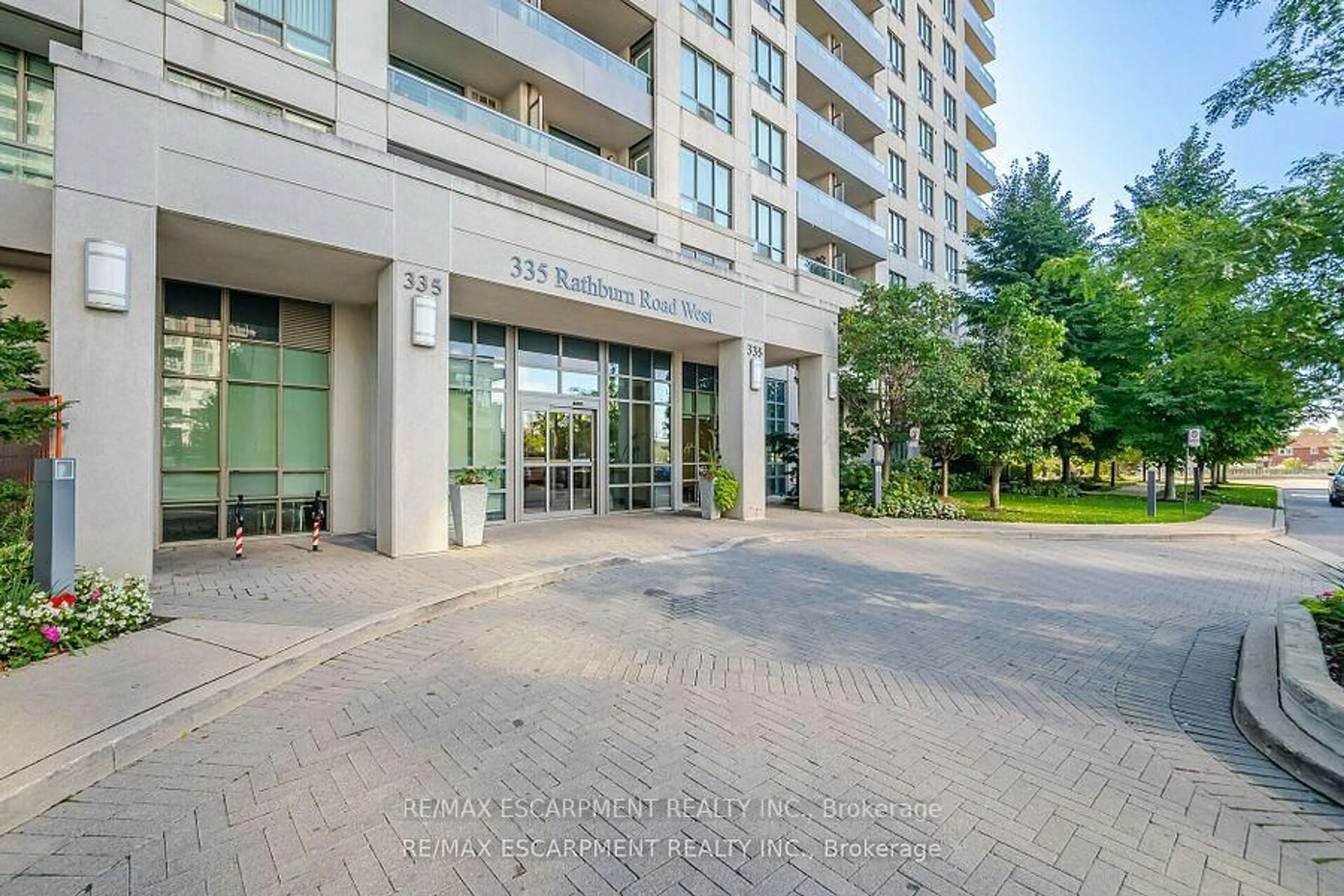 Indoor foyer for 335 Rathburn Rd #1617, Mississauga Ontario L5B 0C8