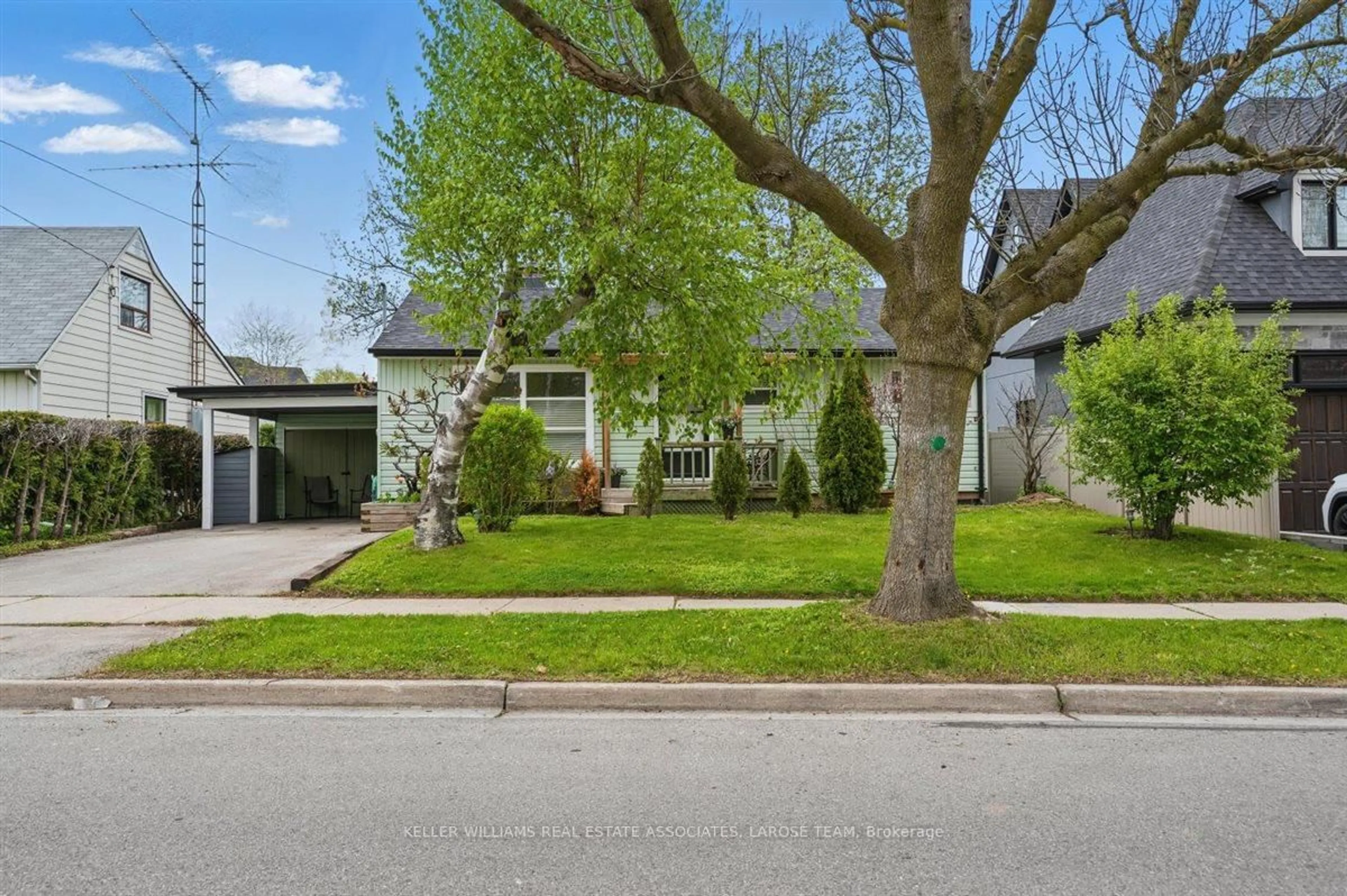 Home with brick exterior material, street for 309 Felan Ave, Oakville Ontario L6K 2X9
