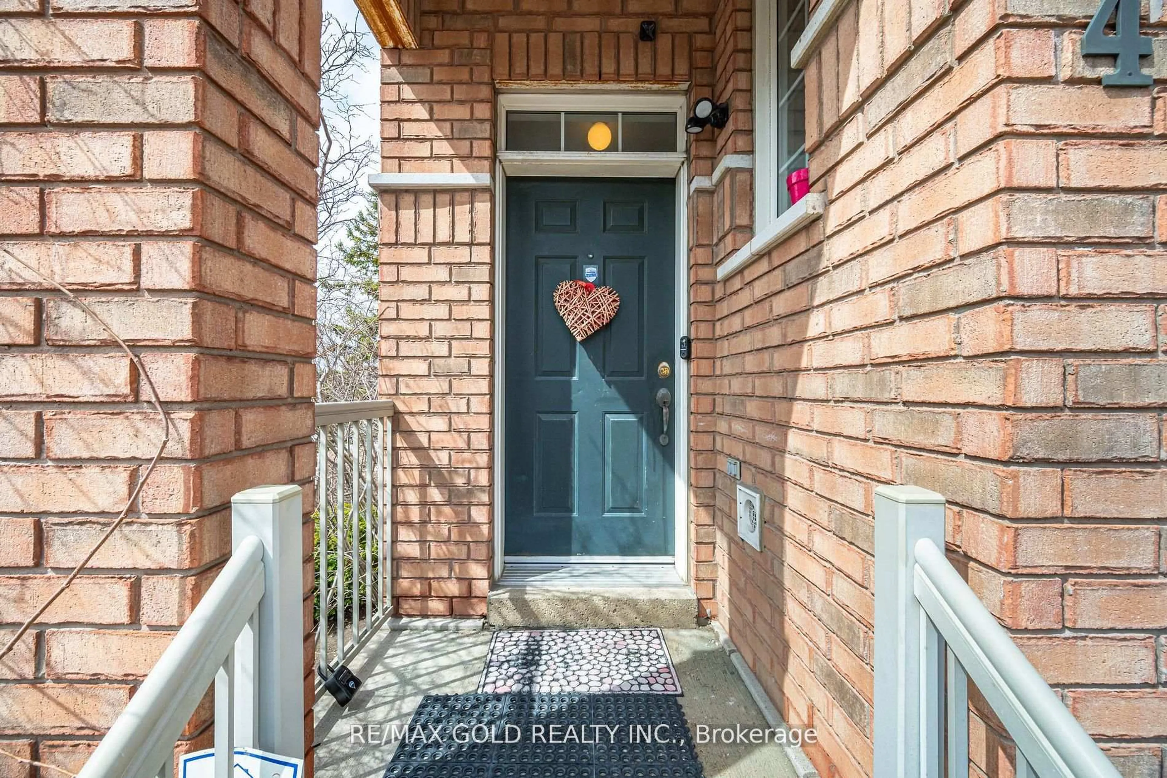Indoor entryway for 7155 Magistrate Terr #43, Mississauga Ontario L5W 1Y8