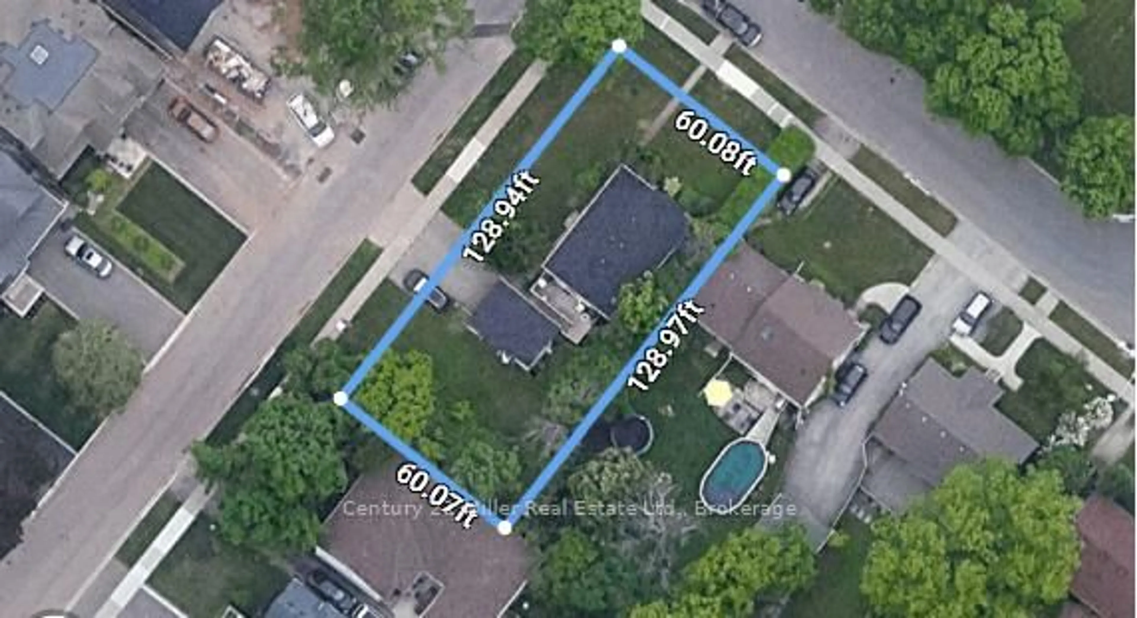 A pic from outside/outdoor area/front of a property/back of a property/a pic from drone, street for 266 Jennings Cres, Oakville Ontario L6L 1W1