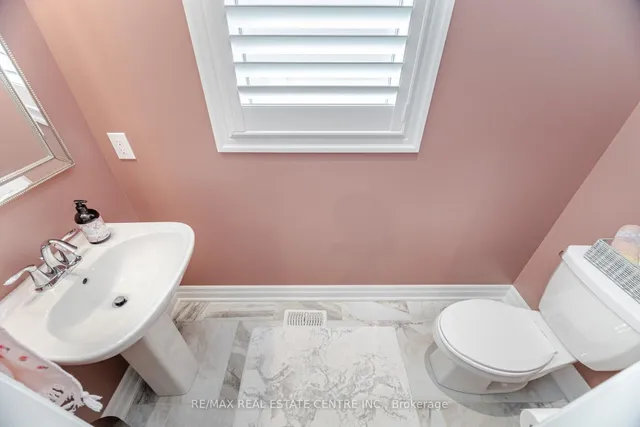 Additional property image - 156 Camellia Cres