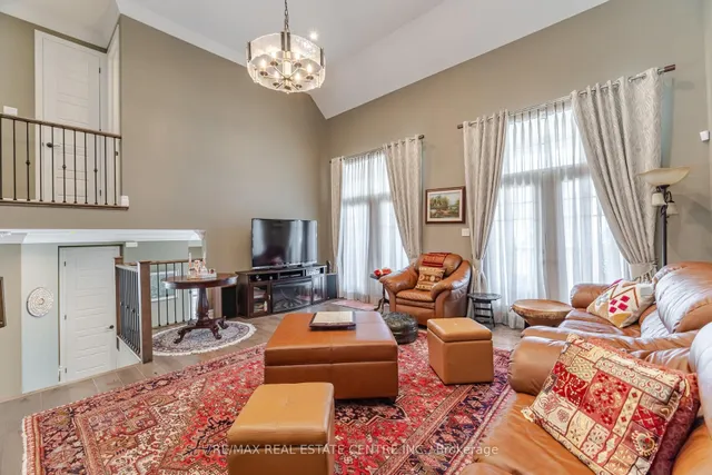 Additional property image - 156 Camellia Cres