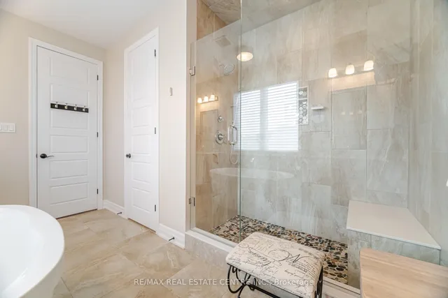 Additional property image - 156 Camellia Cres