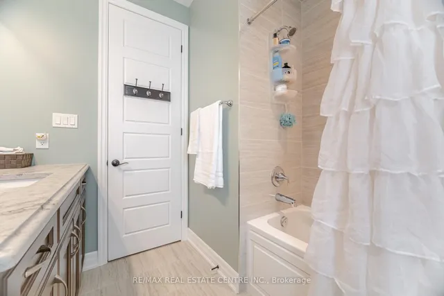 Additional property image - 156 Camellia Cres