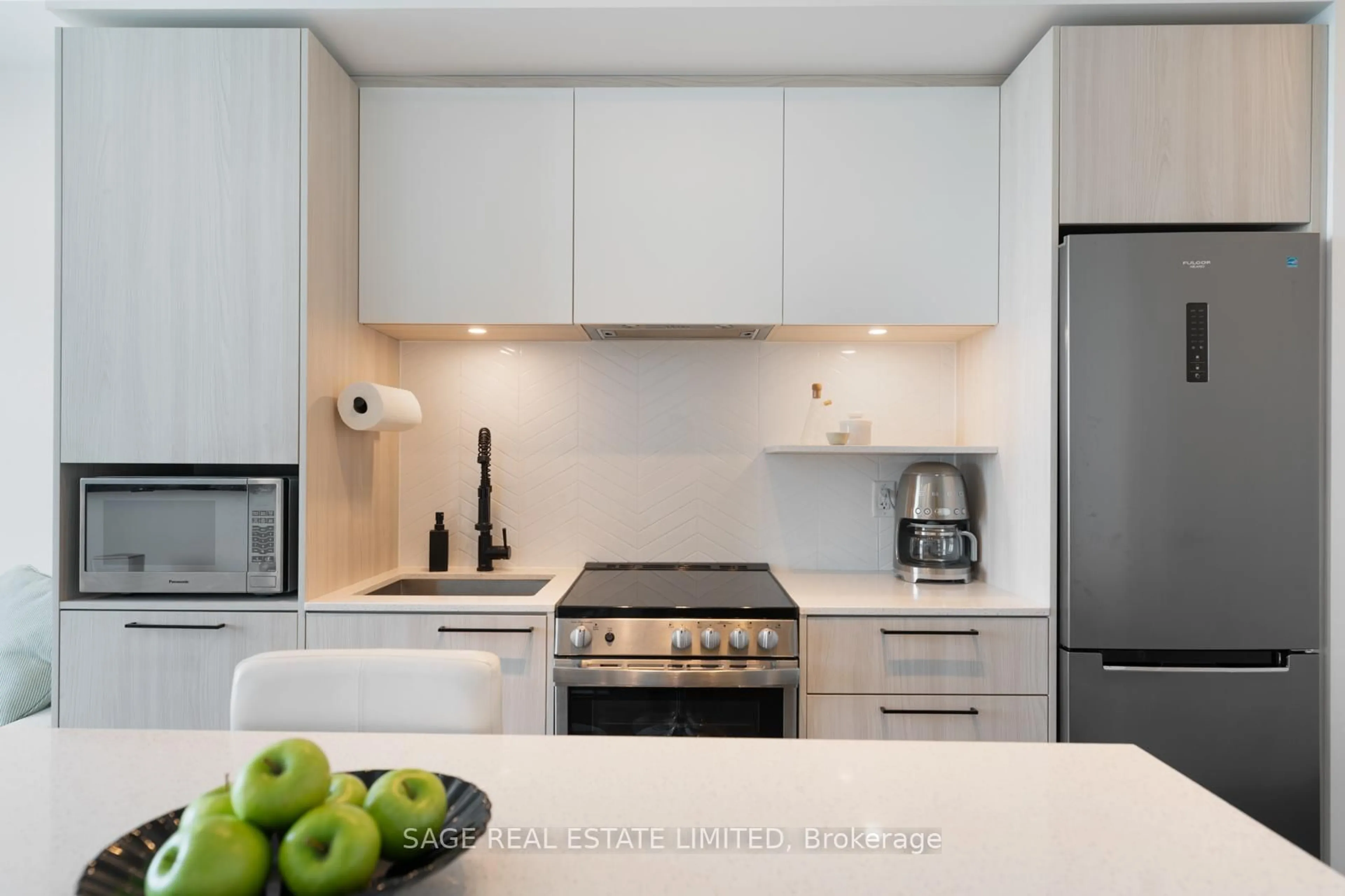 Contemporary kitchen, unknown for 70 Annie Craig Dr #5401, Toronto Ontario M8V 0G2