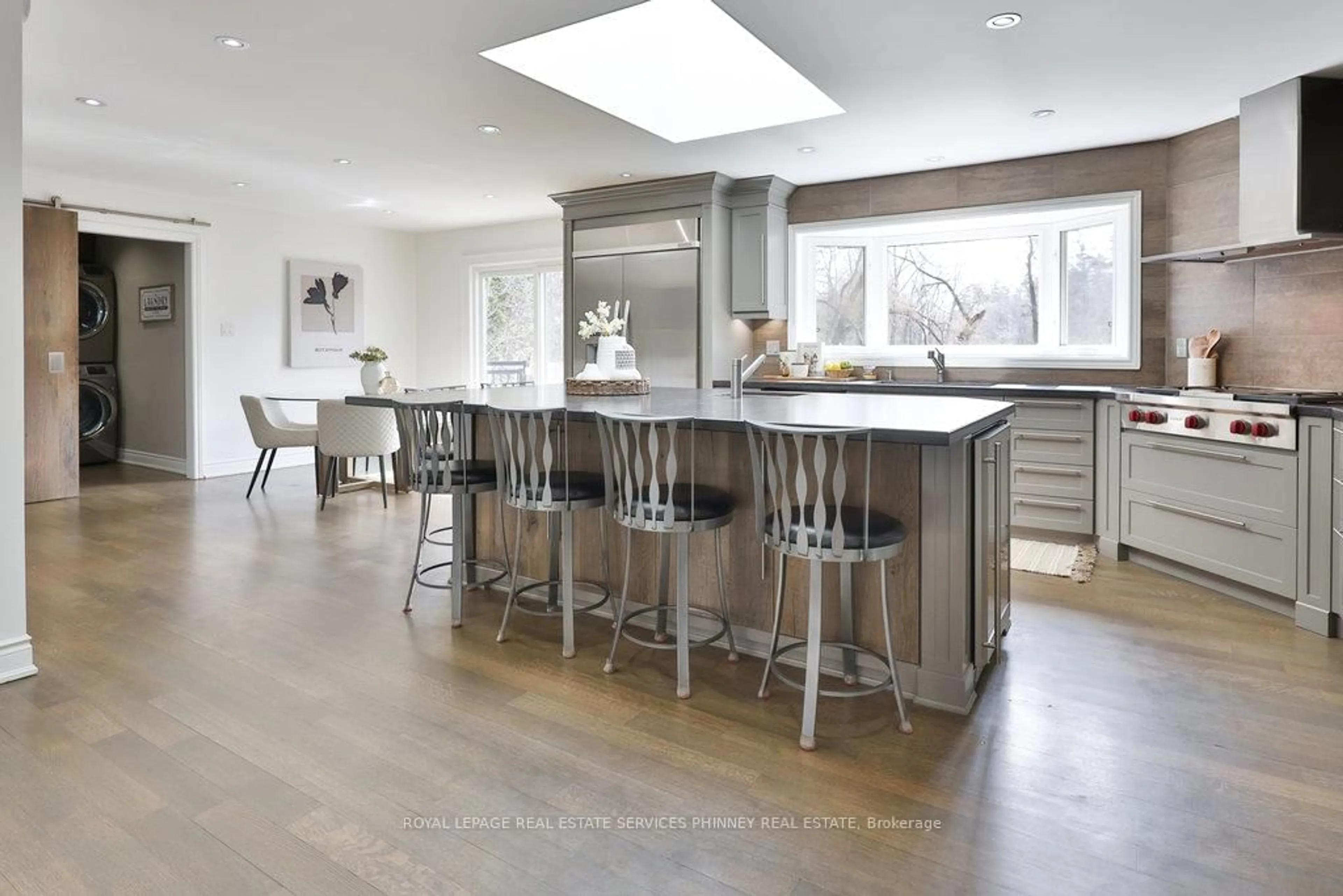 Open concept kitchen, unknown for 1292 Contour Dr, Mississauga Ontario L5H 1B2