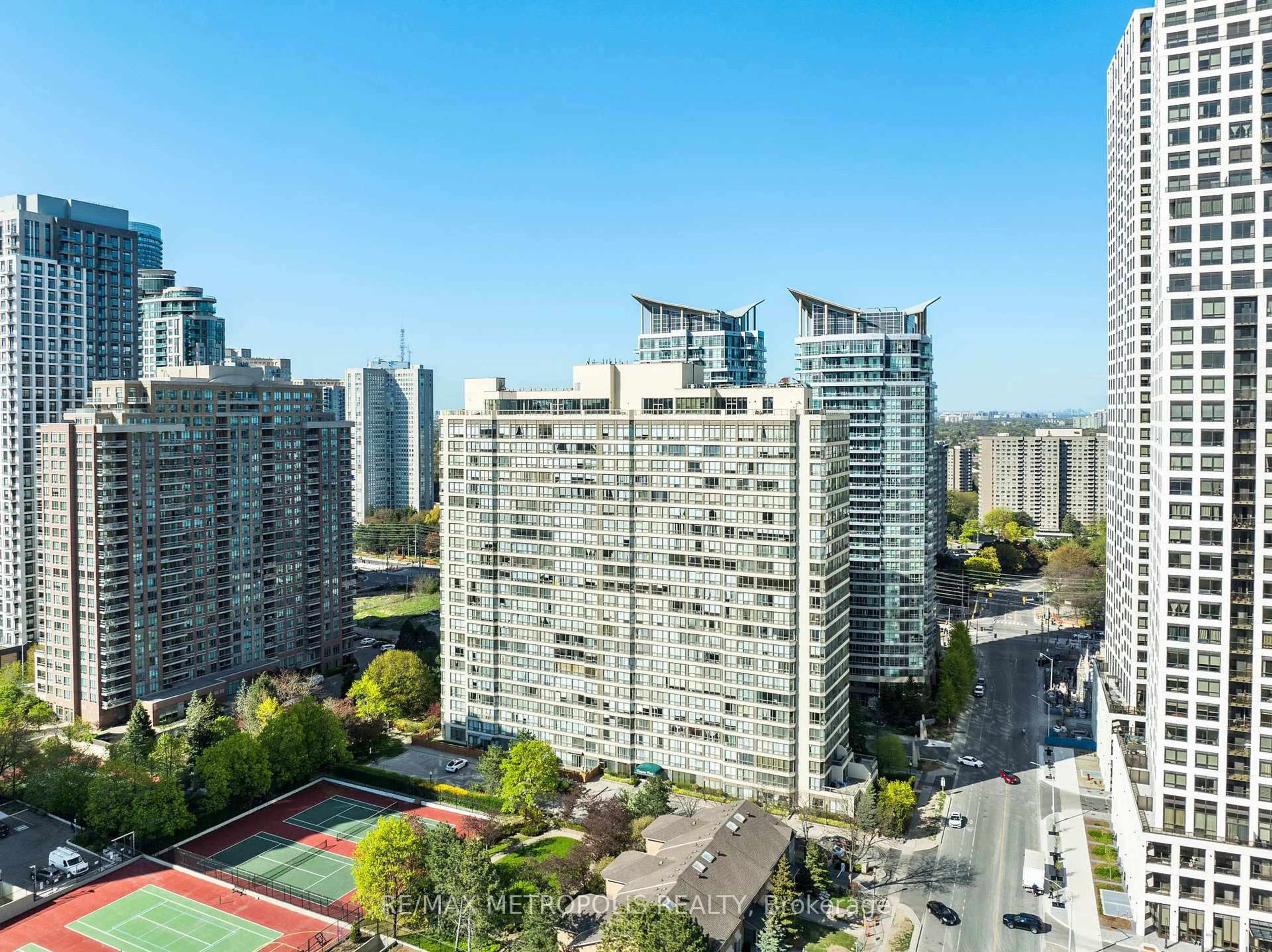 A pic from outside/outdoor area/front of a property/back of a property/a pic from drone, city buildings view from balcony for 55 Elm Dr #2002, Mississauga Ontario L5B 3Z3