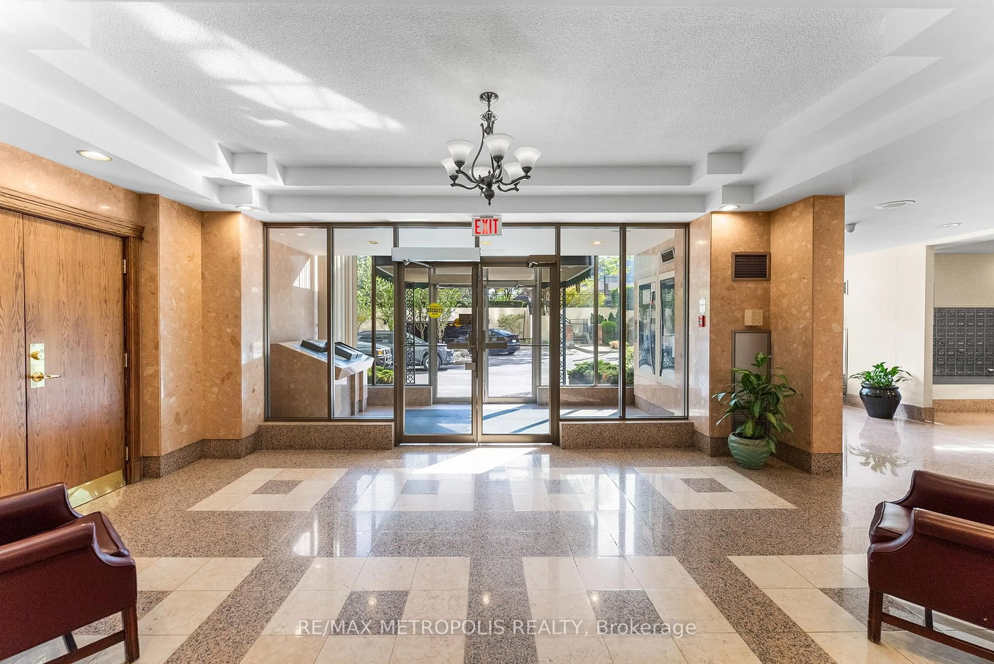 Lobby for 55 Elm Dr #2002, Mississauga Ontario L5B 3Z3