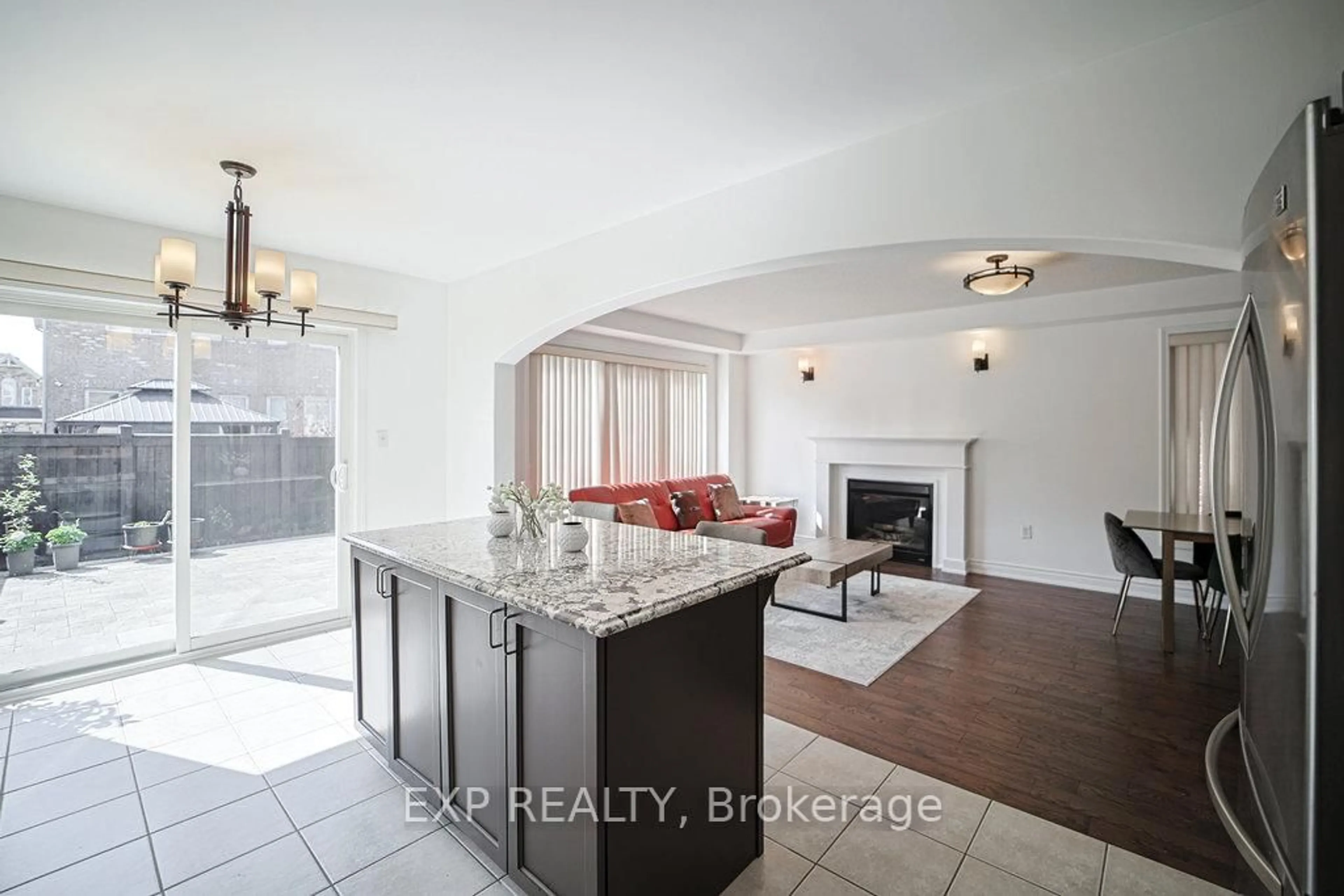 Open concept kitchen, ceramic/tile floor for 11 Caliper Rd, Brampton Ontario L6P 3P8