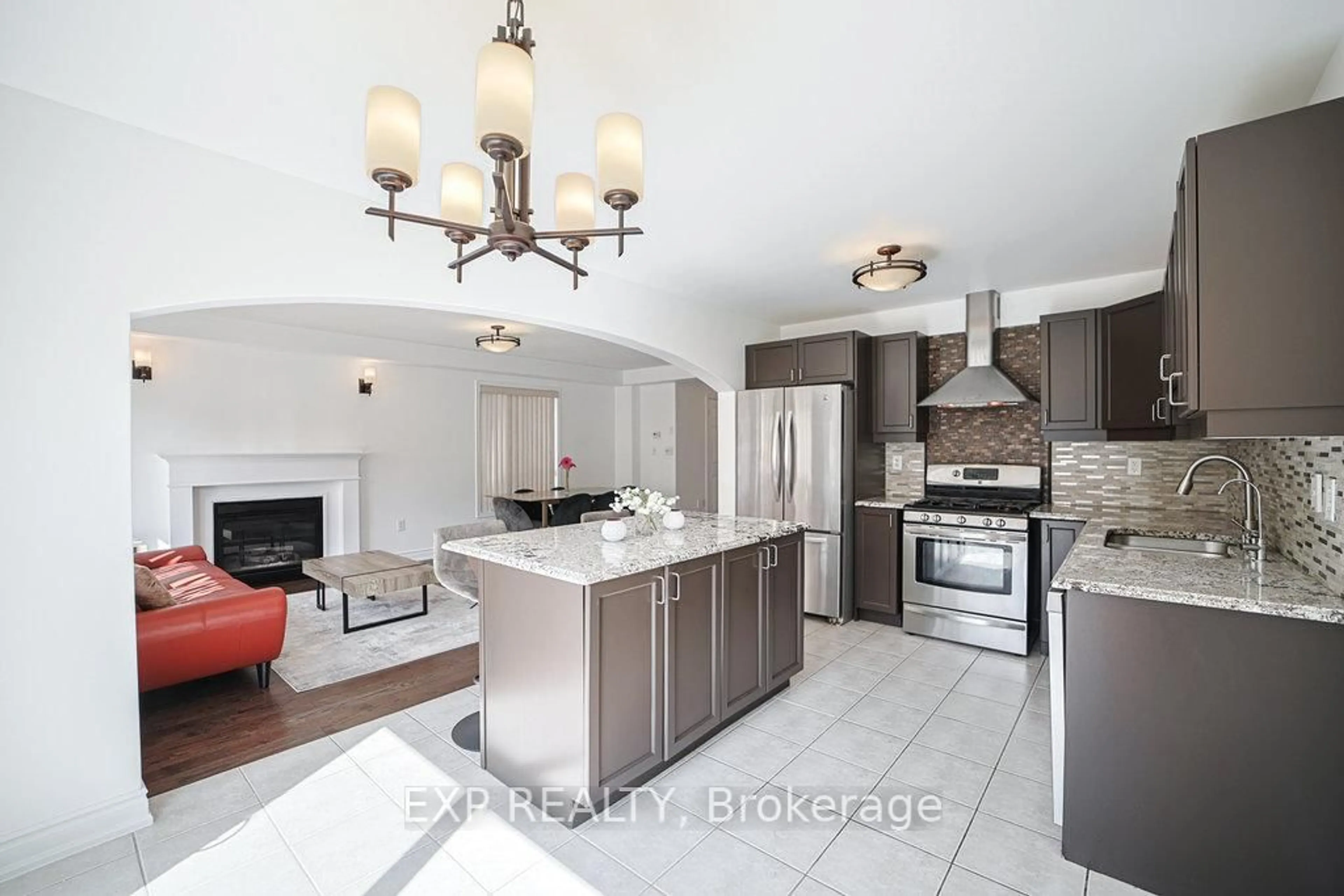 Open concept kitchen, ceramic/tile floor for 11 Caliper Rd, Brampton Ontario L6P 3P8