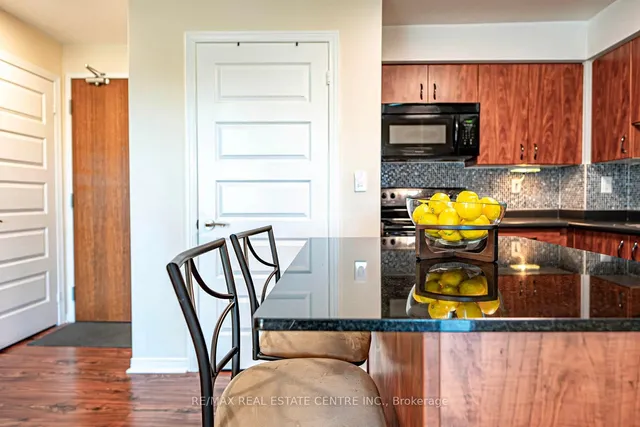 Additional property image - 215 Queen St Unit 505
