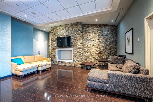 Additional property image - 215 Queen St Unit 505