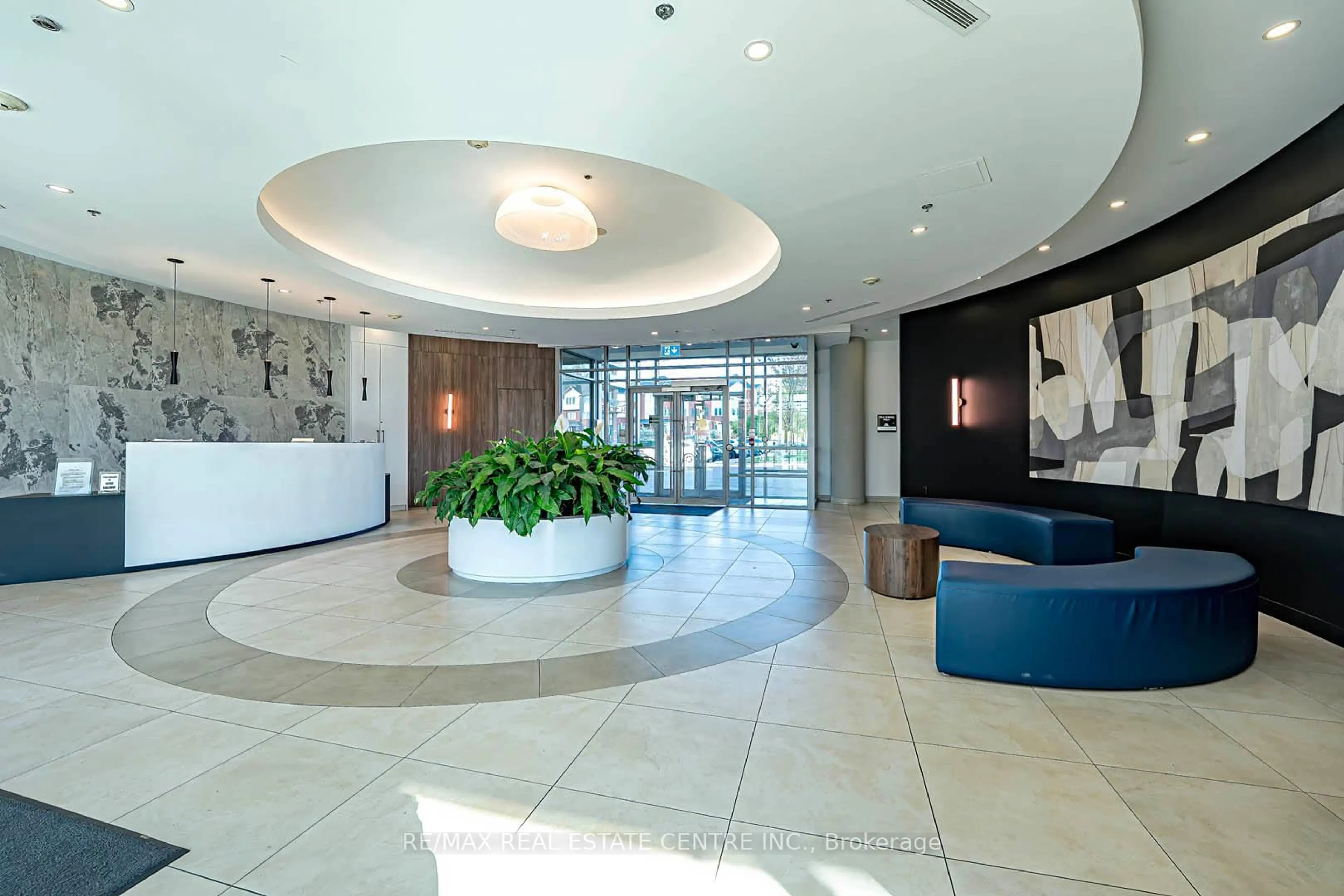Lobby for 215 Queen St #505, Brampton Ontario L6W 0A9