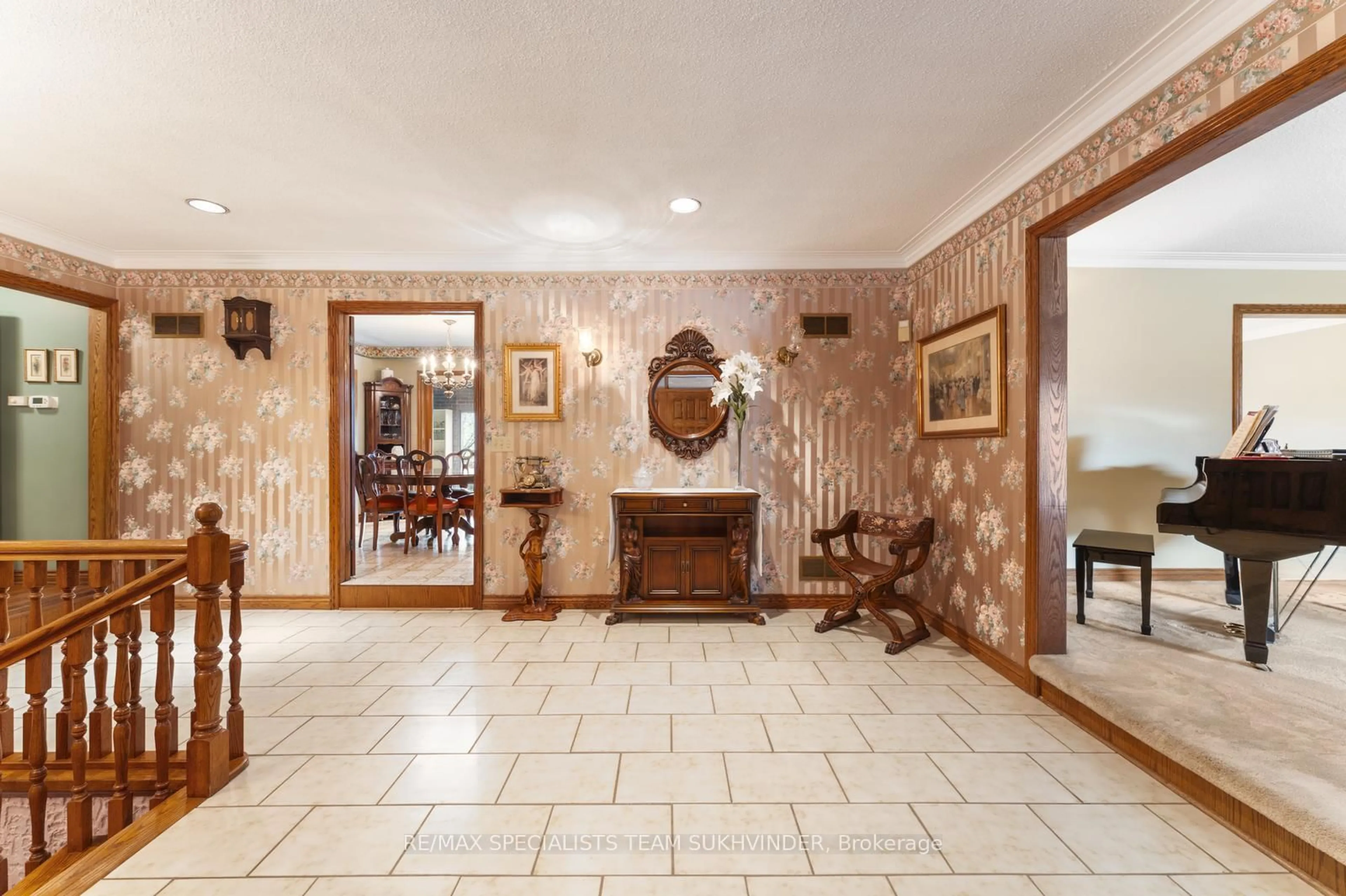 Indoor foyer for 3 Princess Andrea Crt, Brampton Ontario L6P 0G2