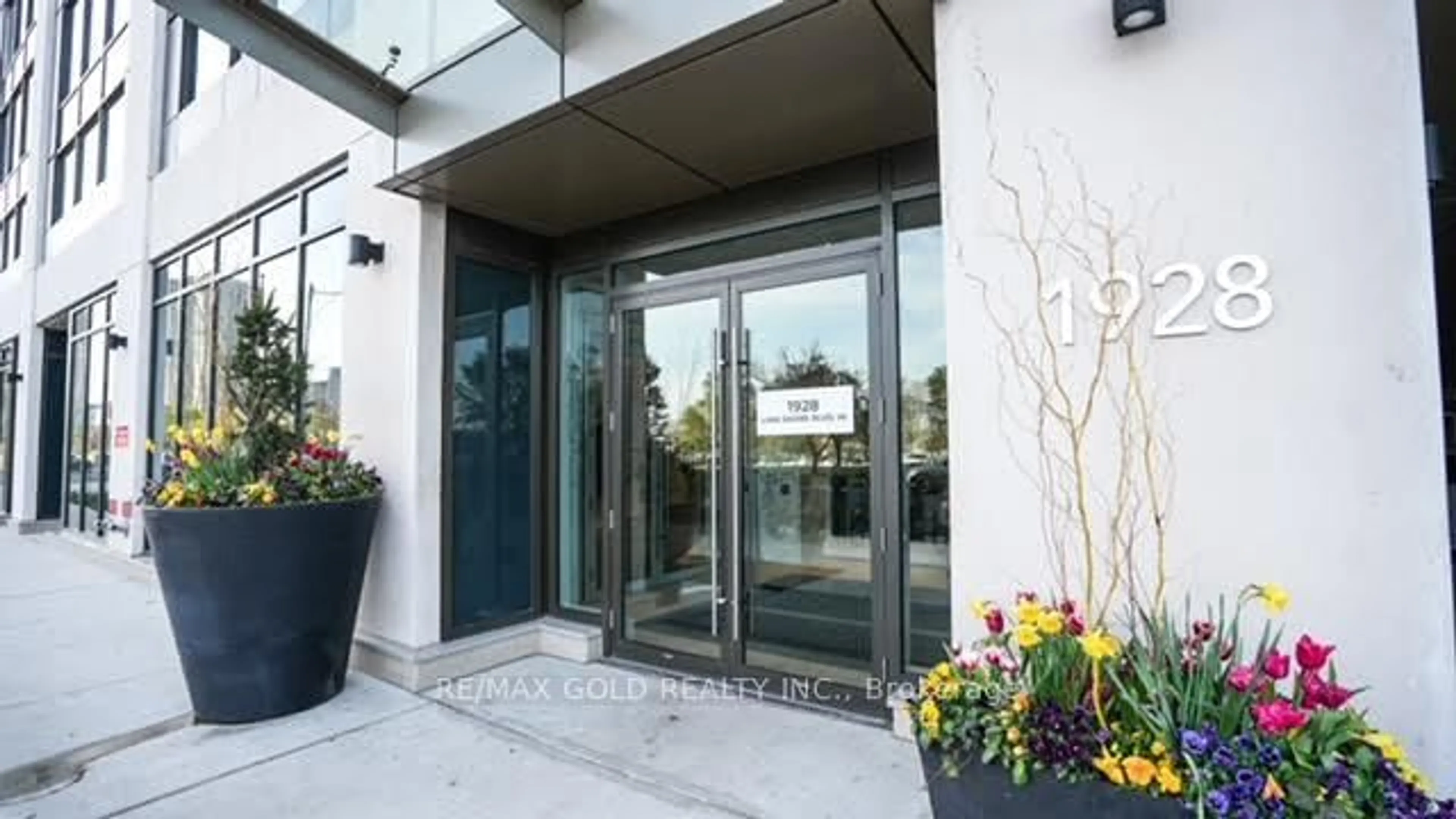 Indoor foyer for 1928 Lakeshore Blvd #3805, Toronto Ontario M6S 0B1