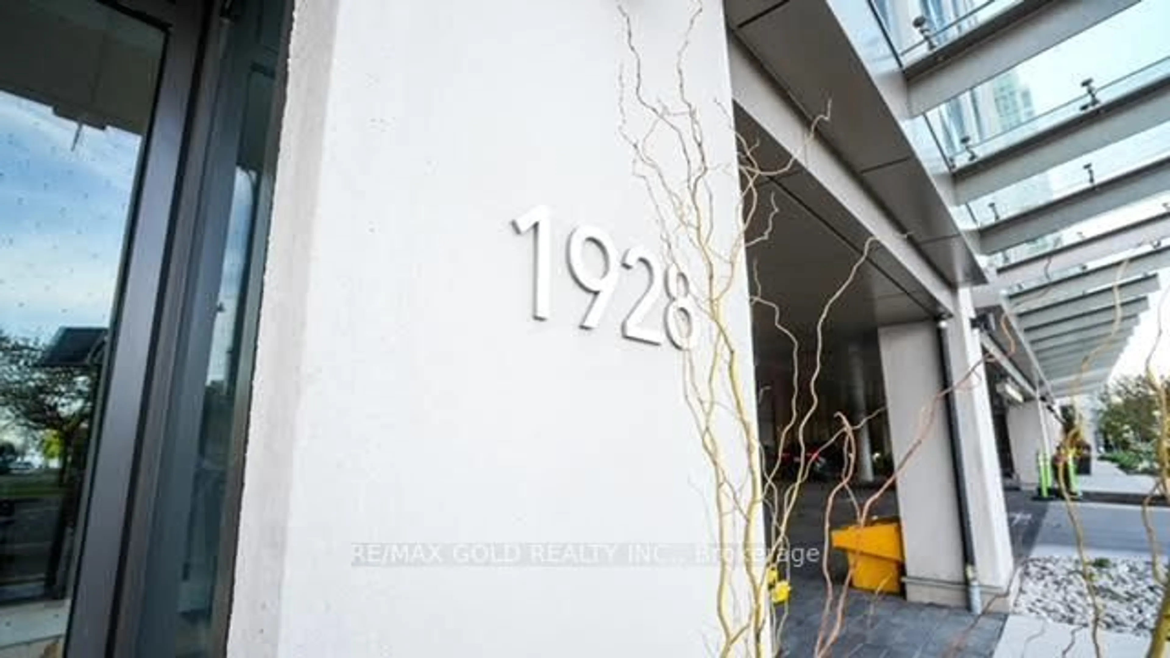 Indoor foyer for 1928 Lakeshore Blvd #3805, Toronto Ontario M6S 0B1